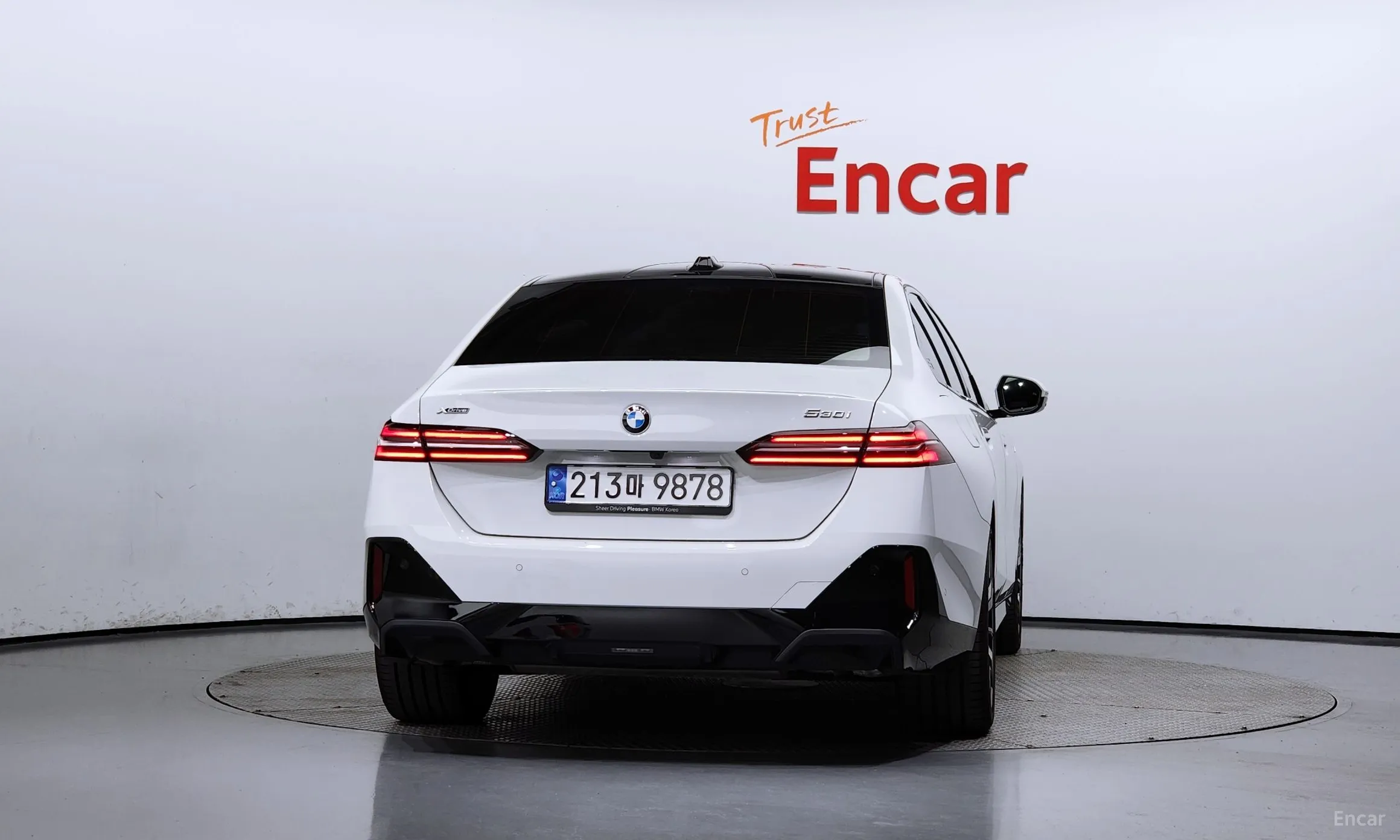 BMW 5 Series (G60) превью 3
