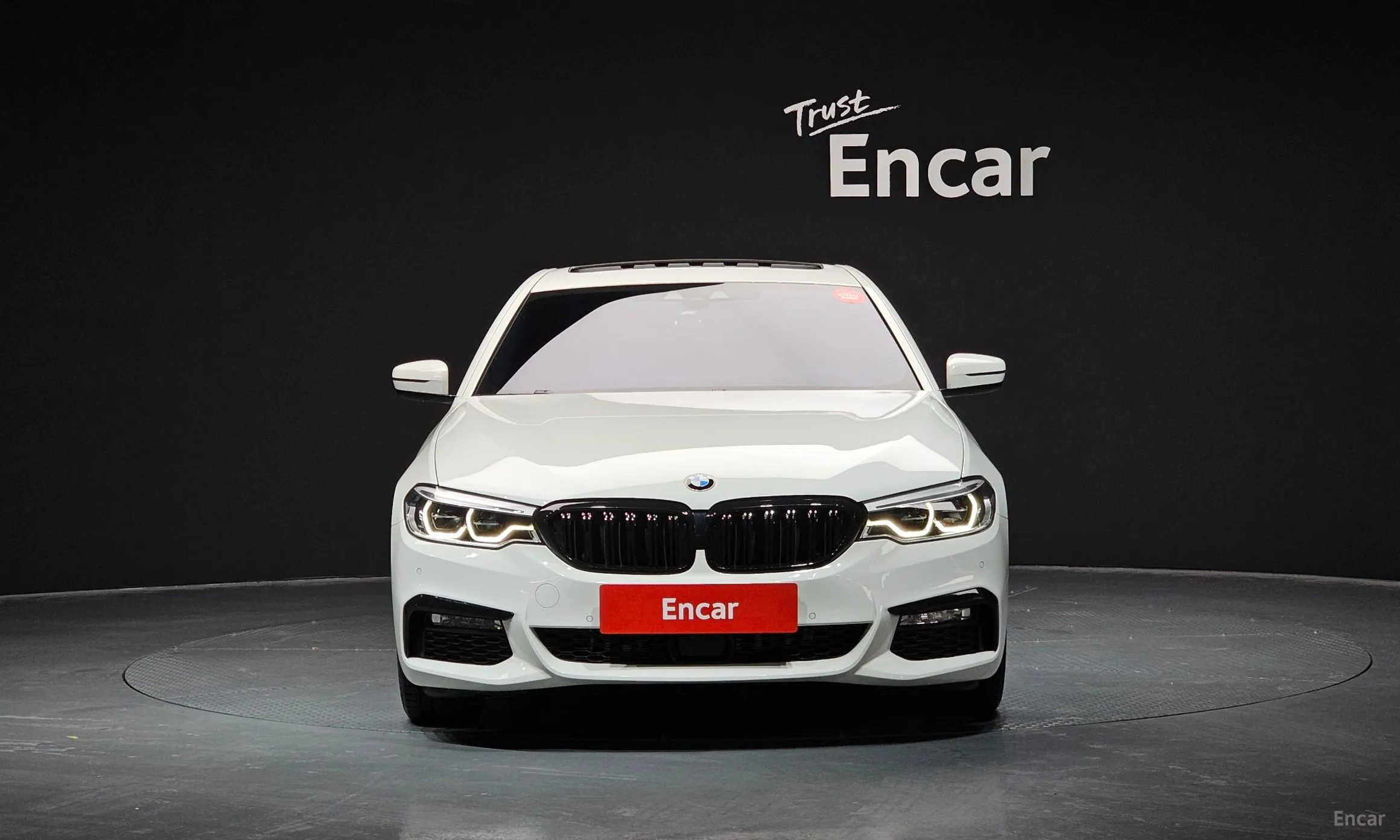 BMW 5 Series (G30) превью 2