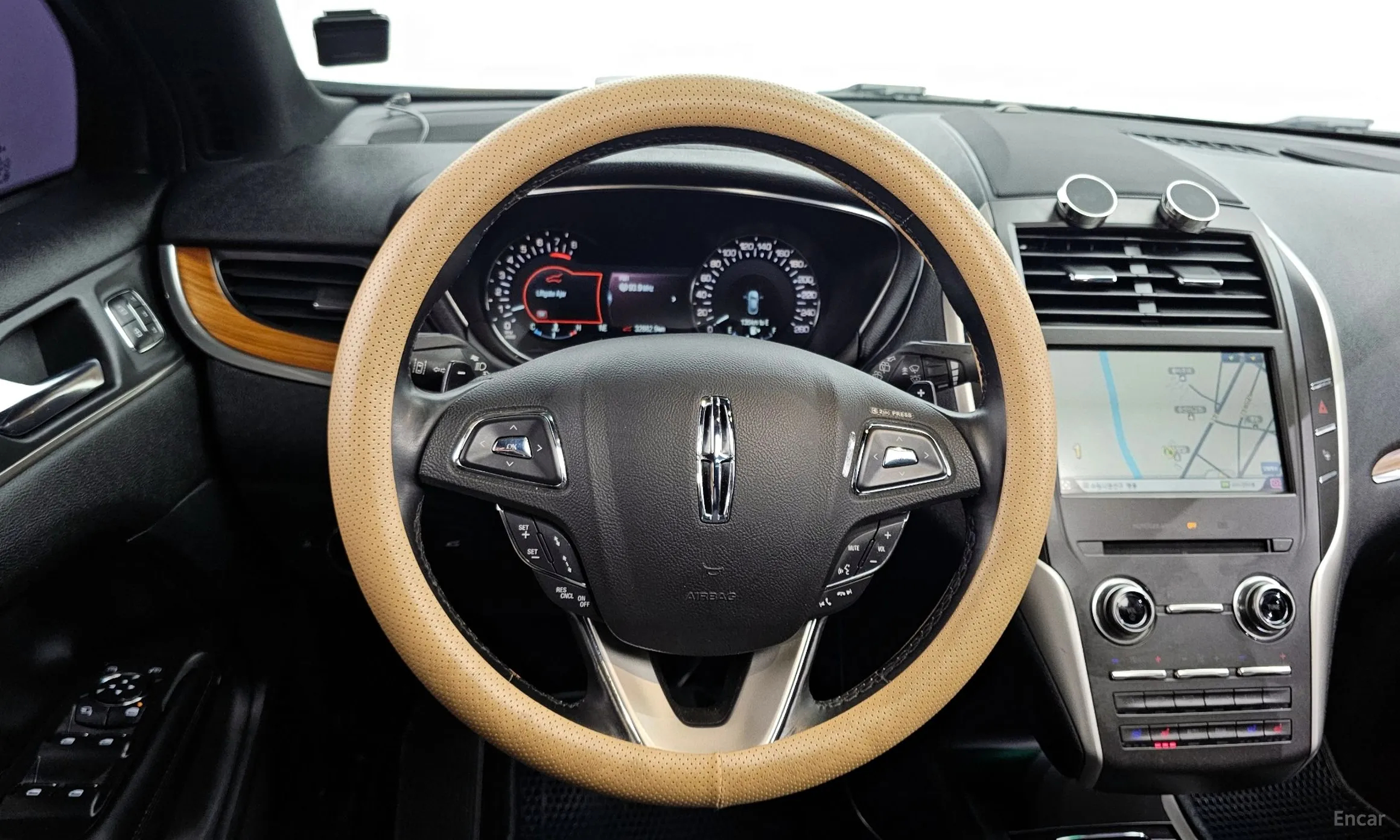 Lincoln MKC превью 13