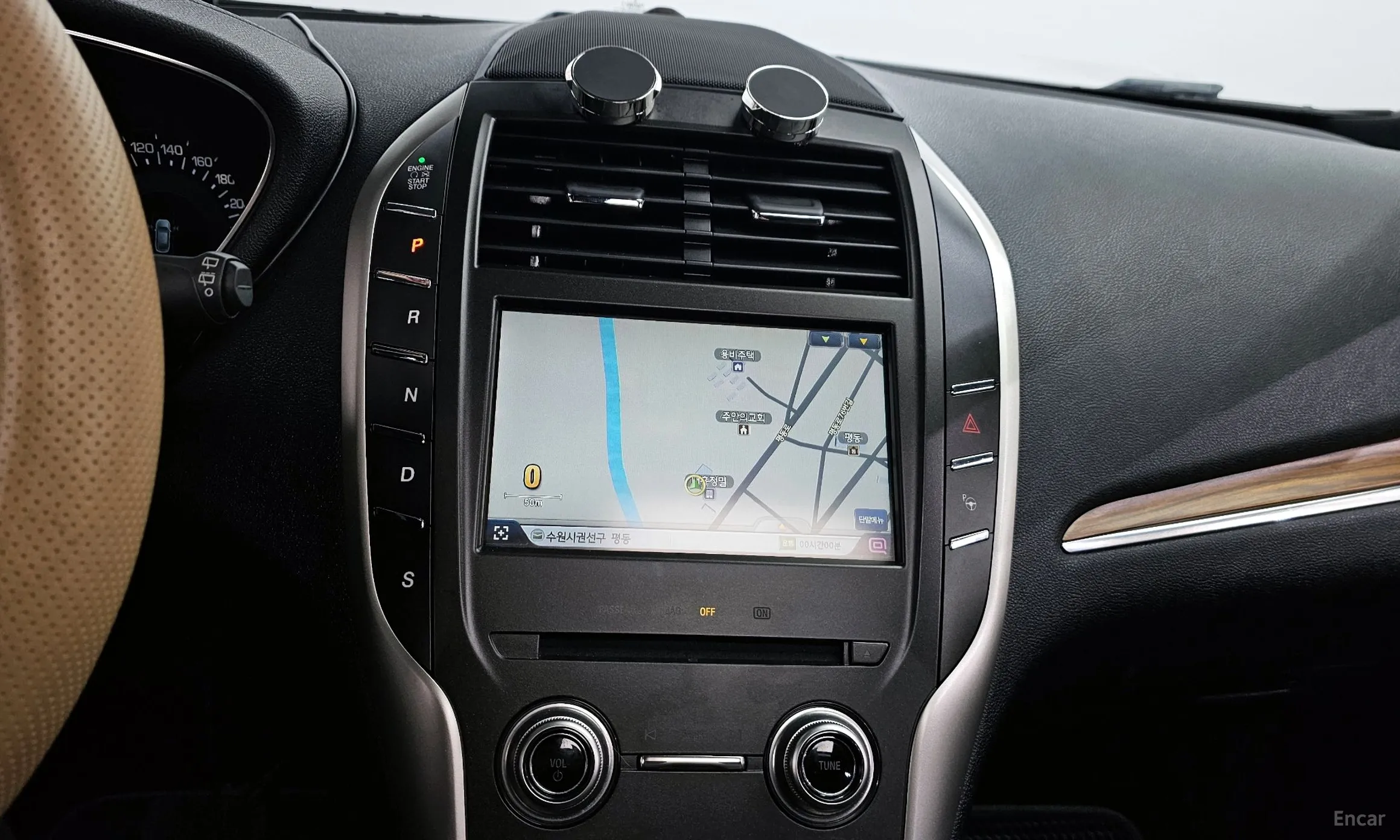 Lincoln MKC превью 14
