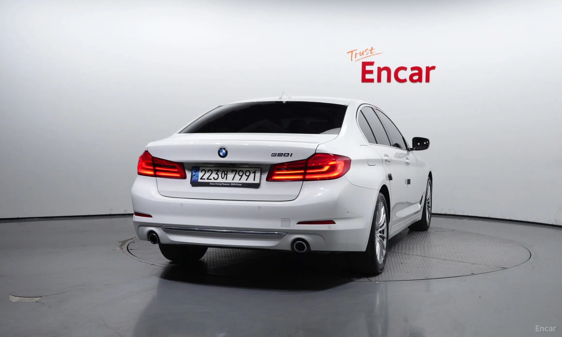 BMW 5 Series (G30) превью 3