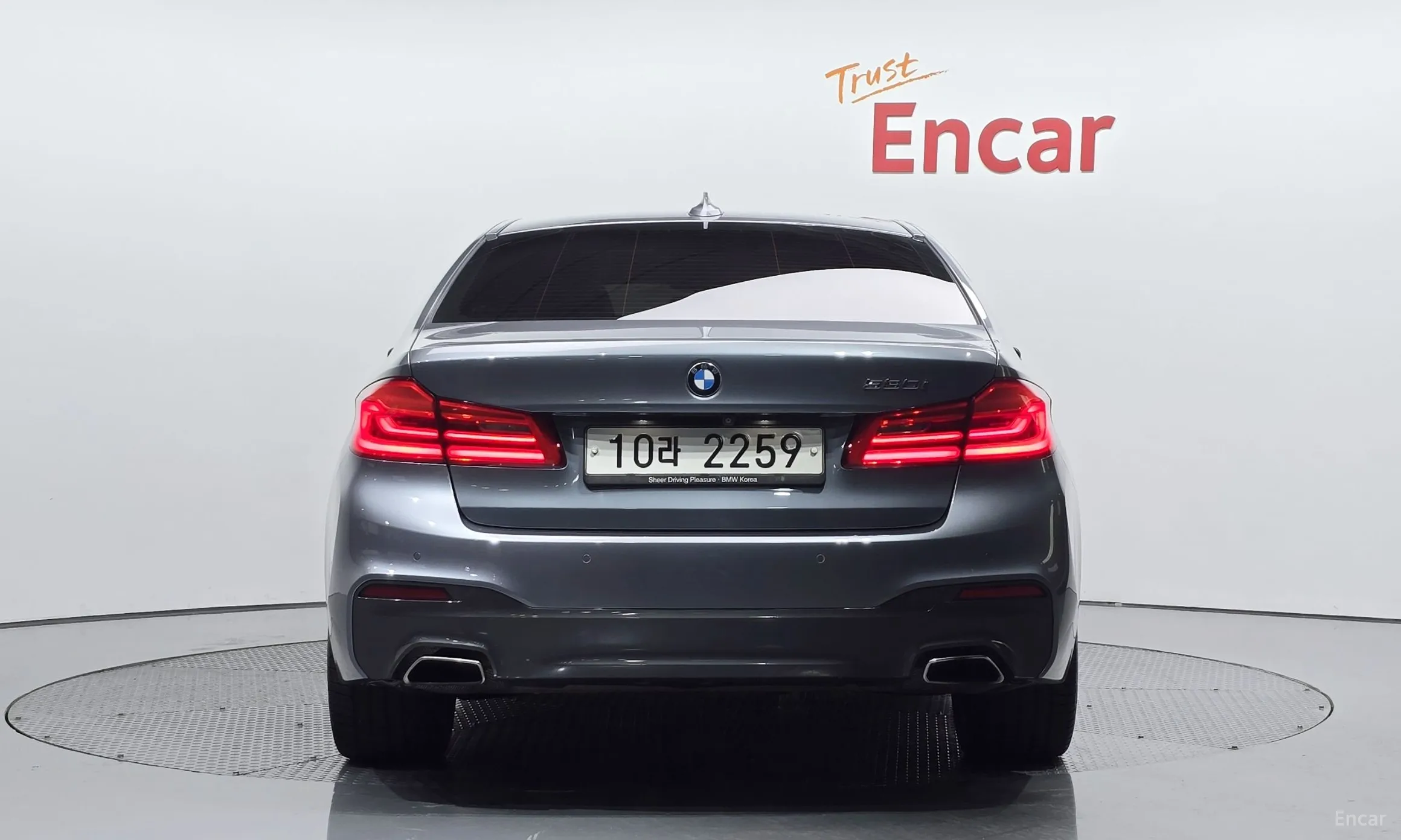 BMW 5 Series (G30) превью 3