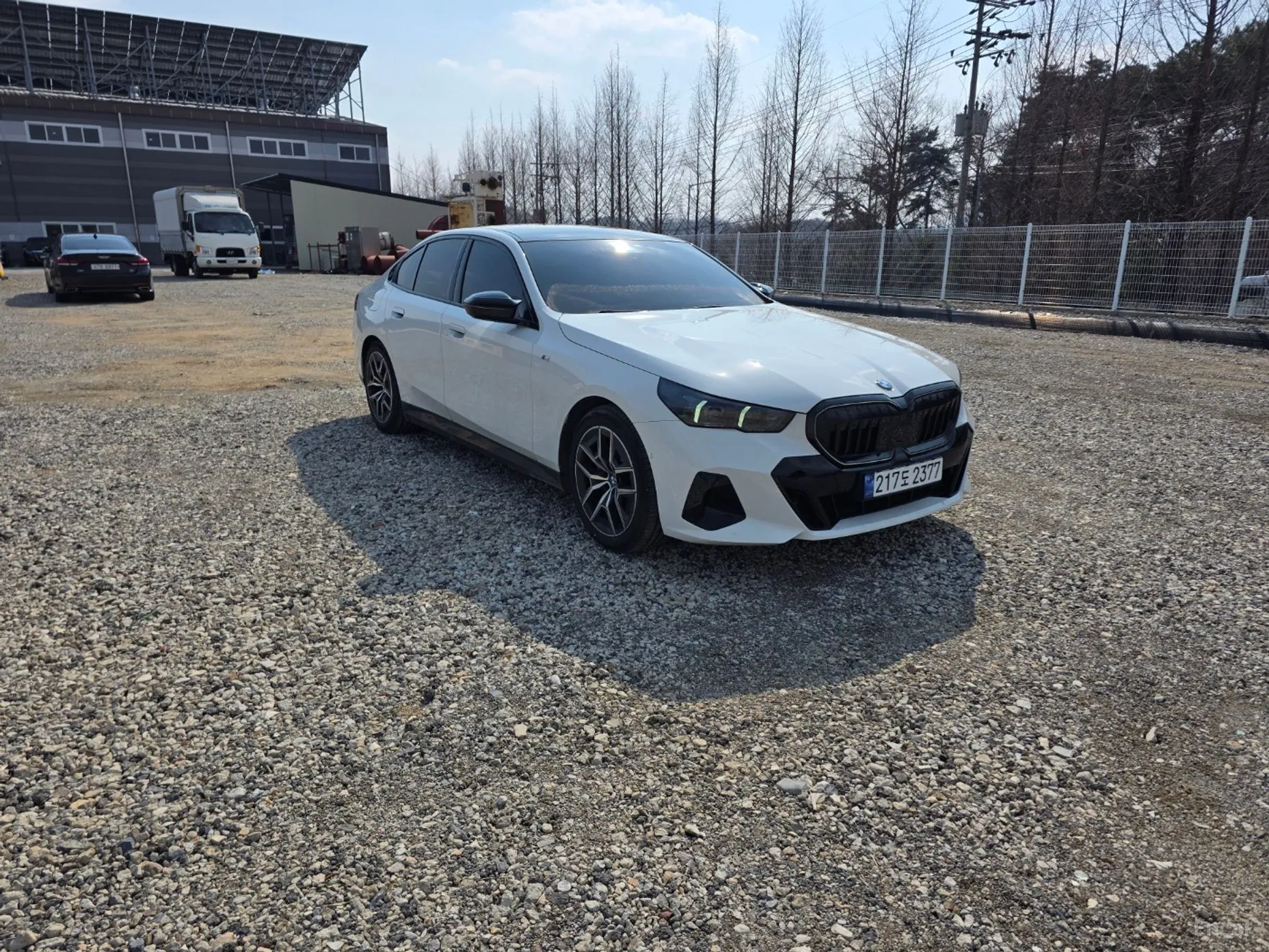 BMW 5 Series (G60) превью 2