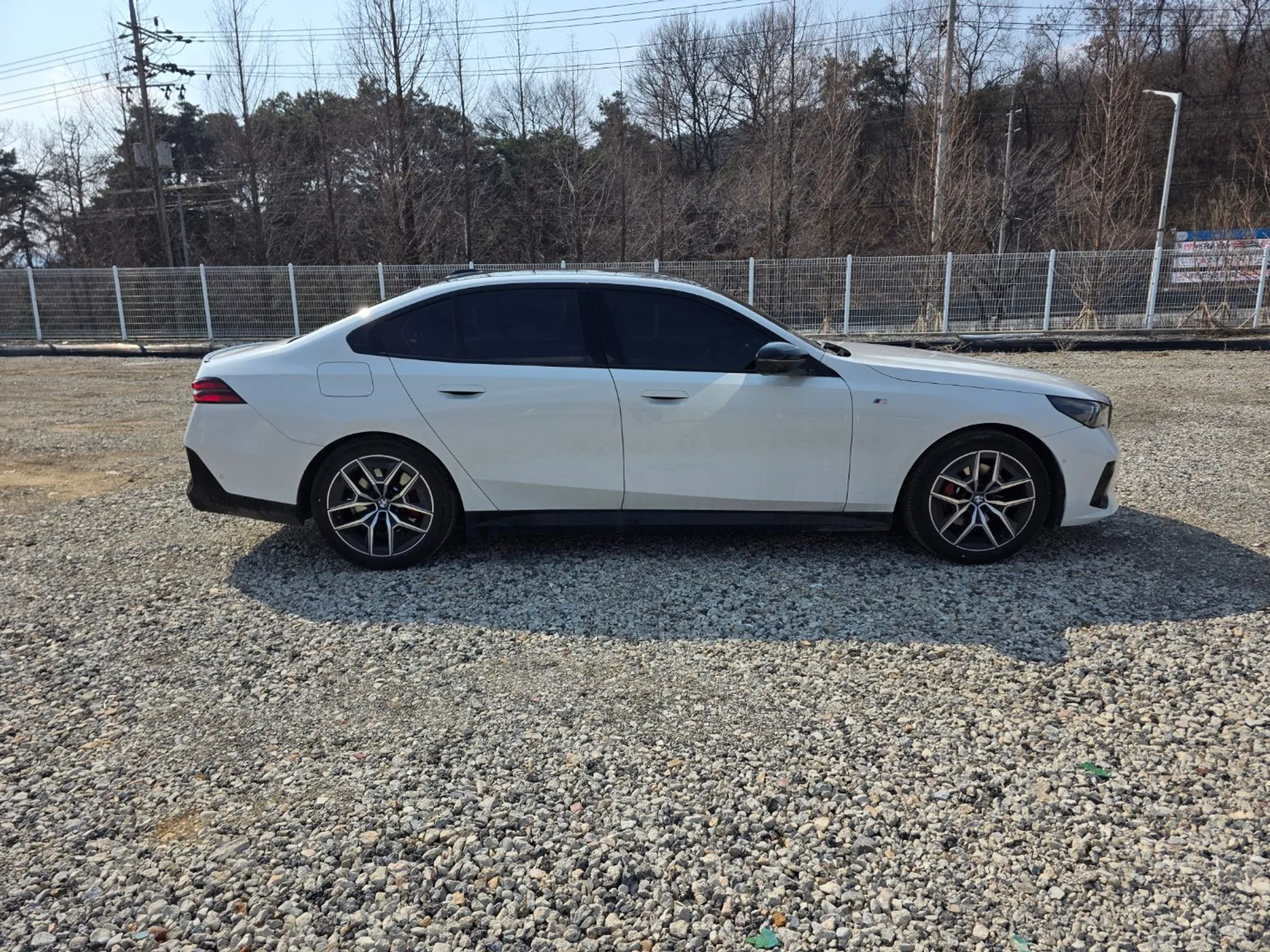 BMW 5 Series (G60) превью 4
