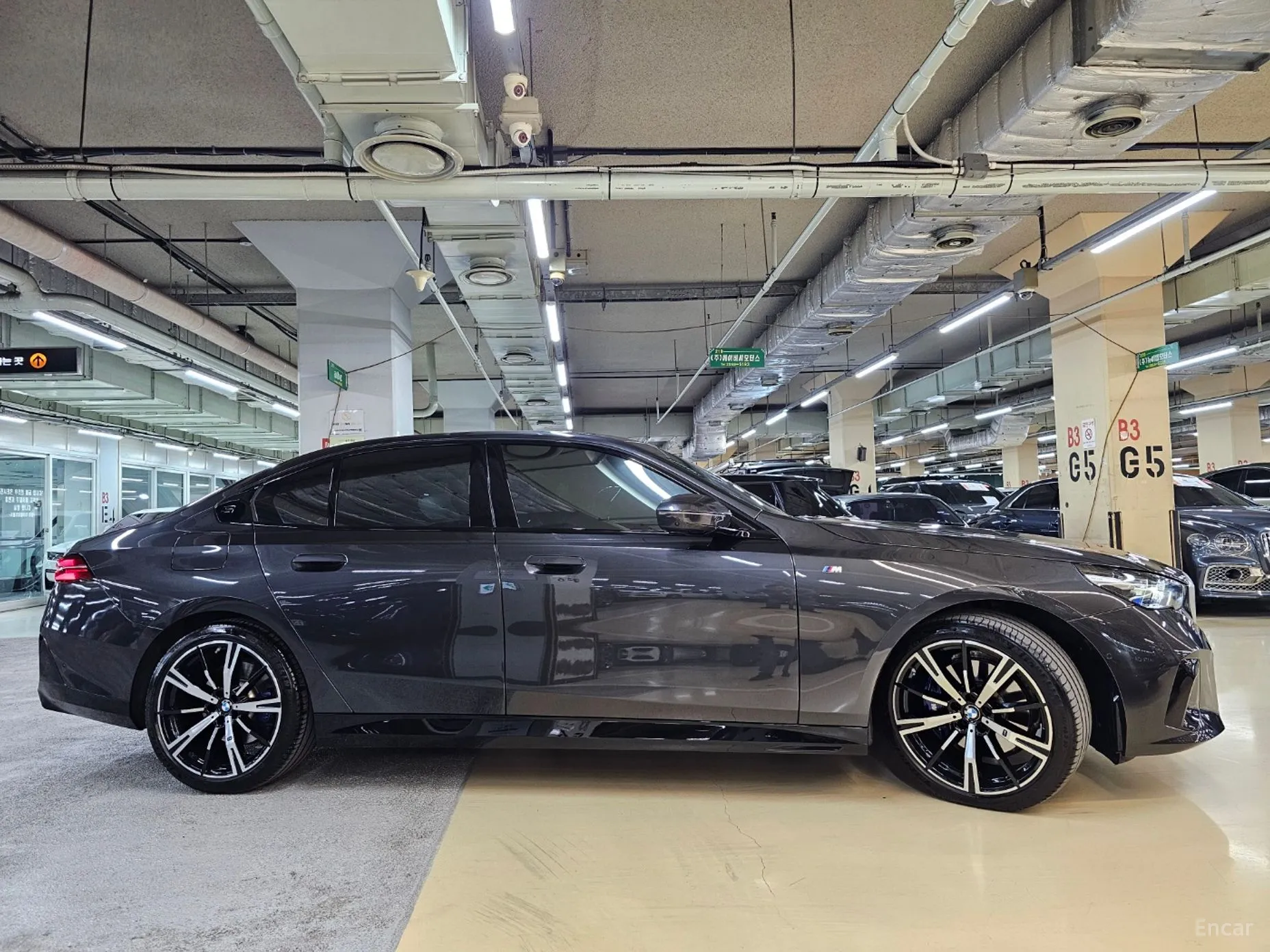 BMW 5 Series (G60) превью 2