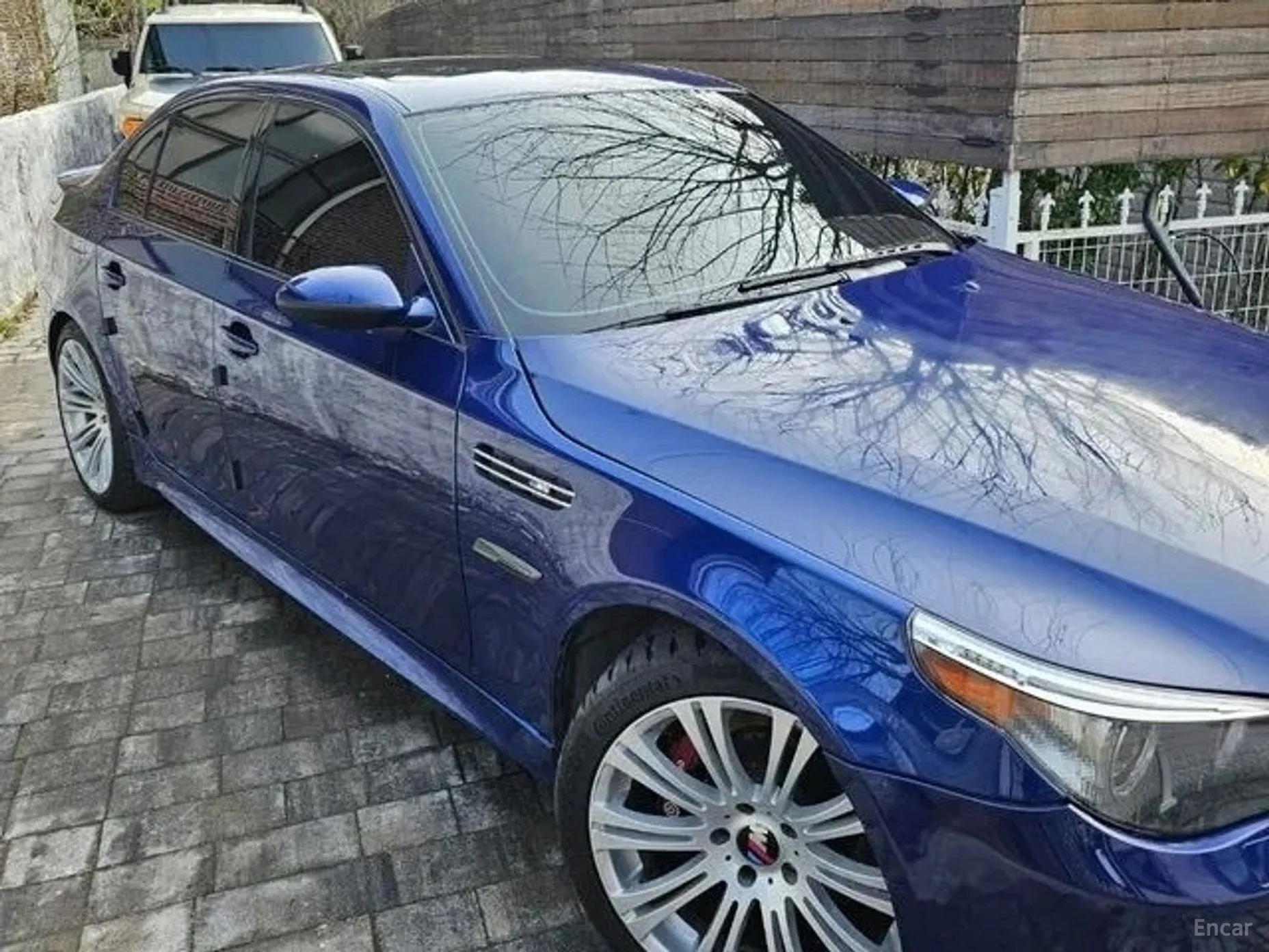BMW M5 (E60)