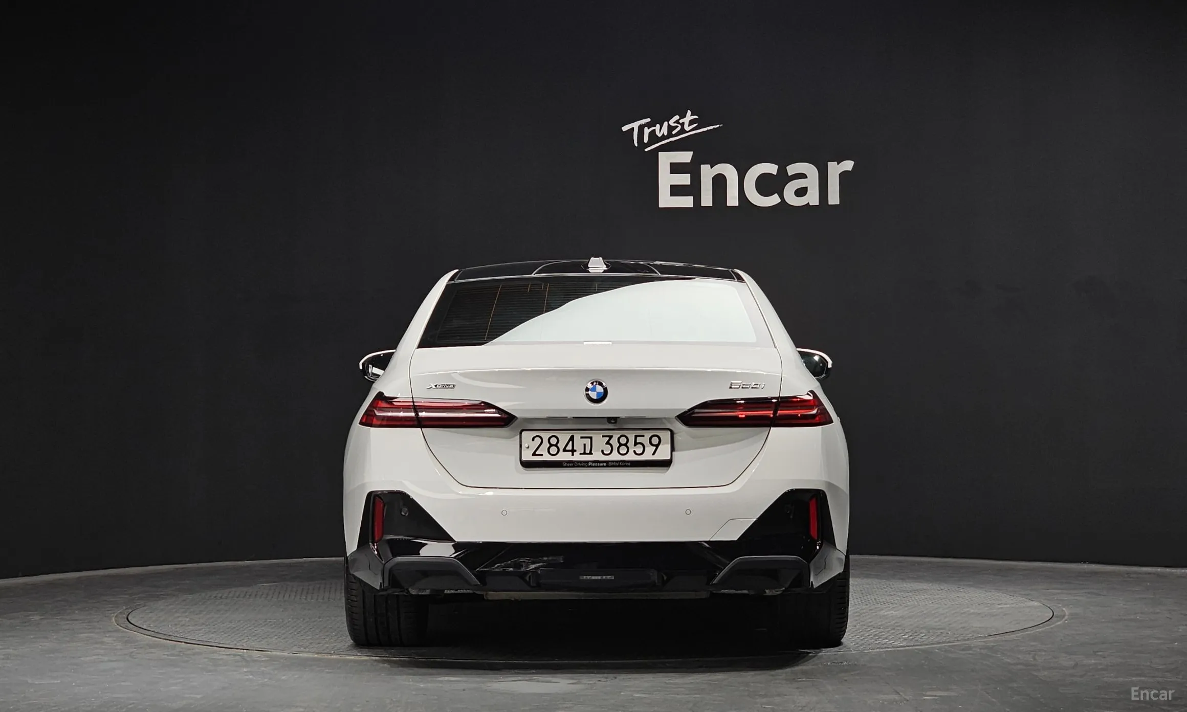 BMW 5 Series (G60) превью 3