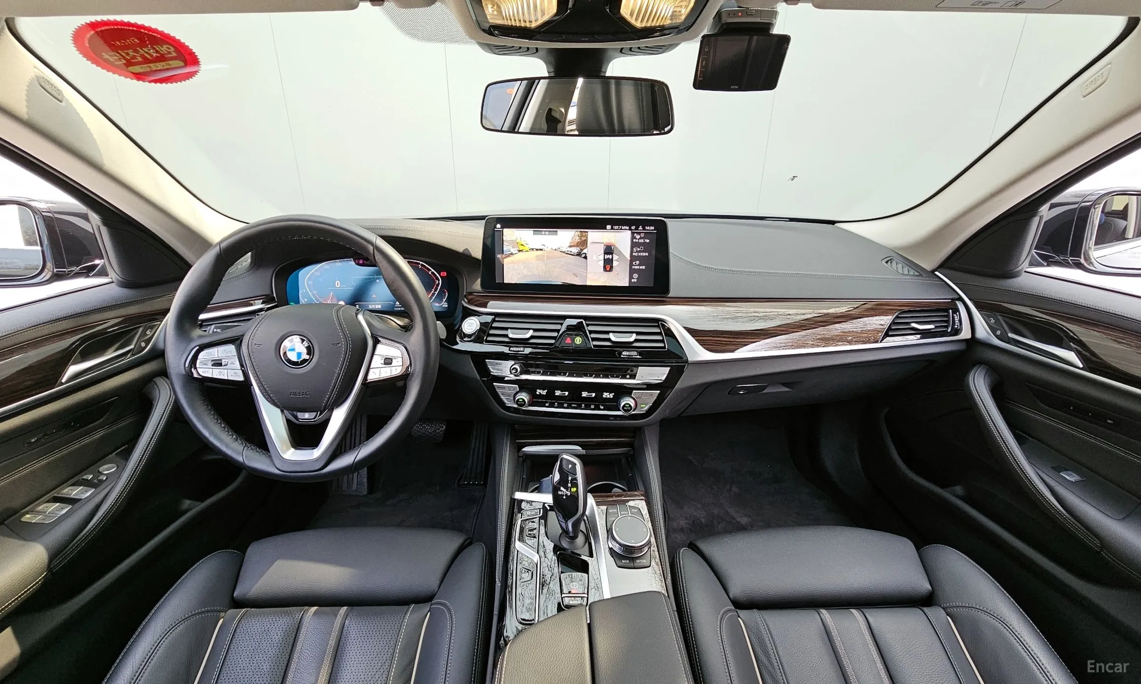 BMW 5 Series (G30) превью 4