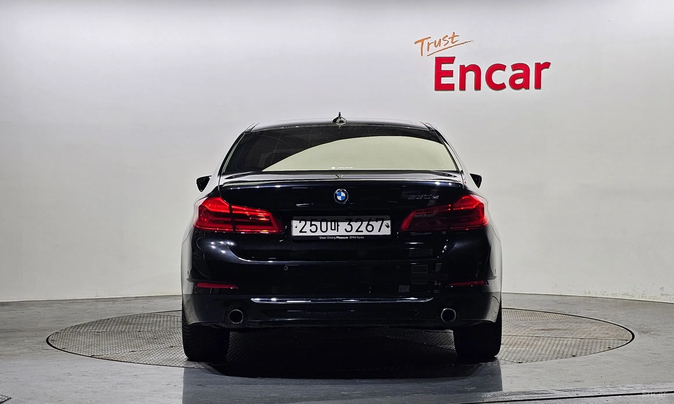 BMW 5 Series (G30) превью 3