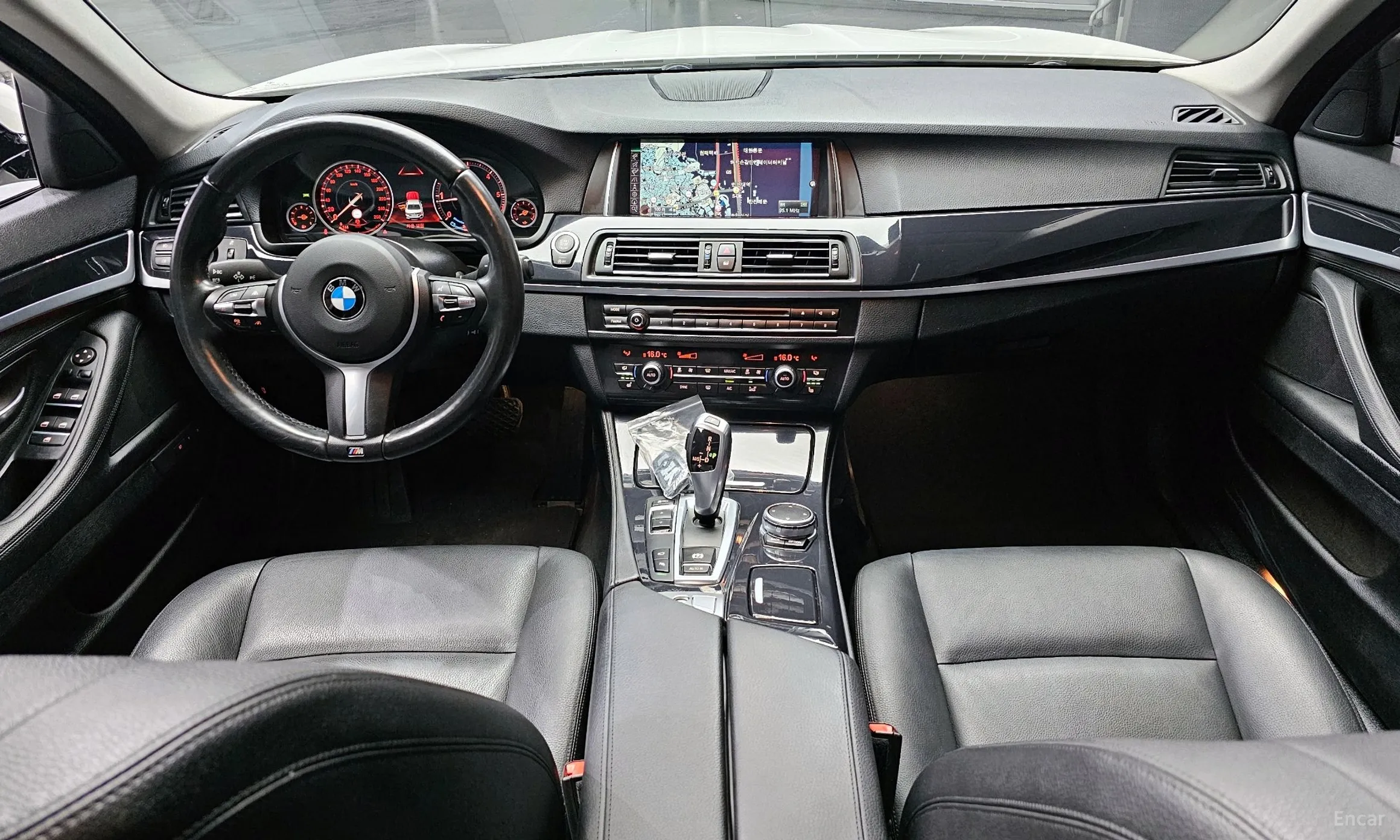 BMW 5 Series (F10) превью 4