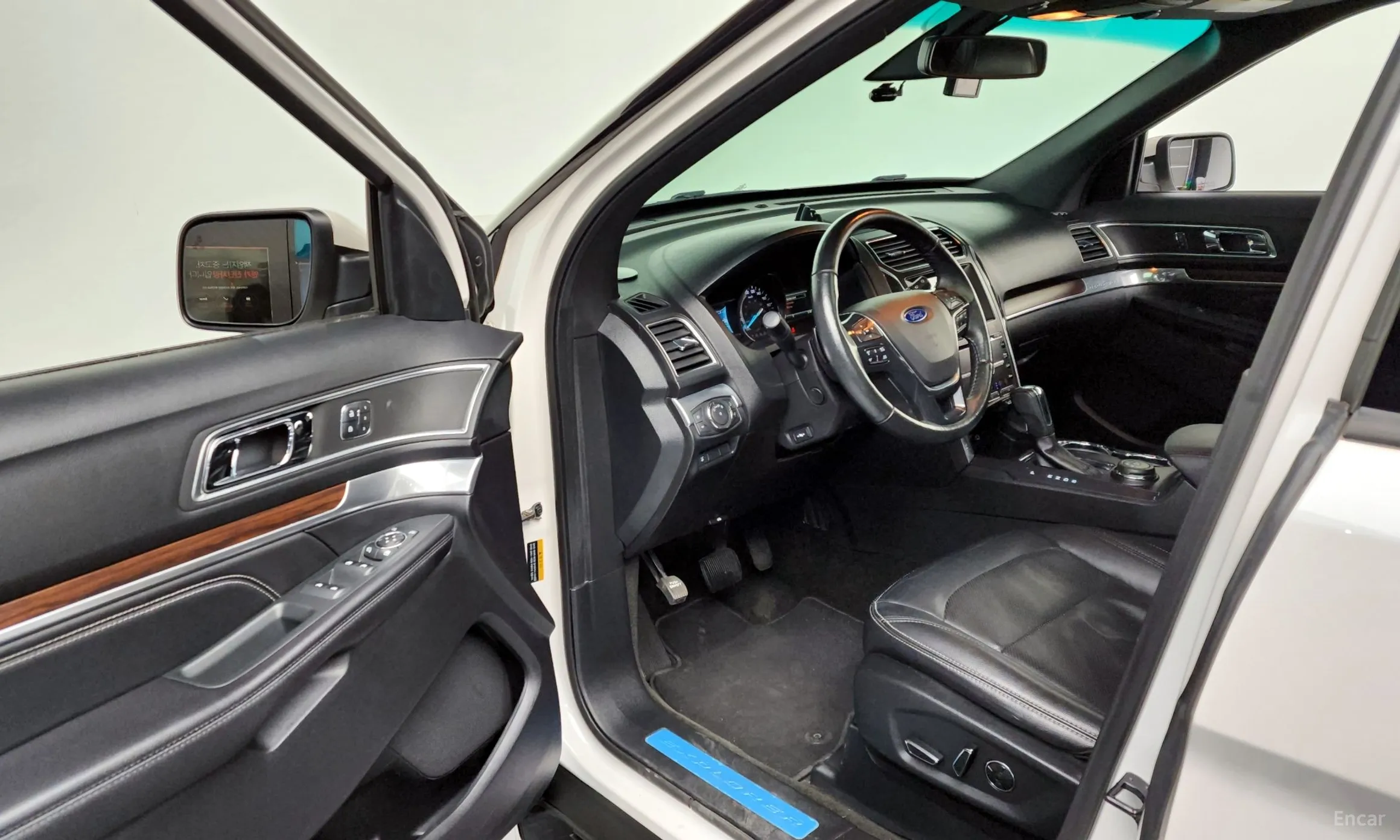 Ford Explorer превью 10