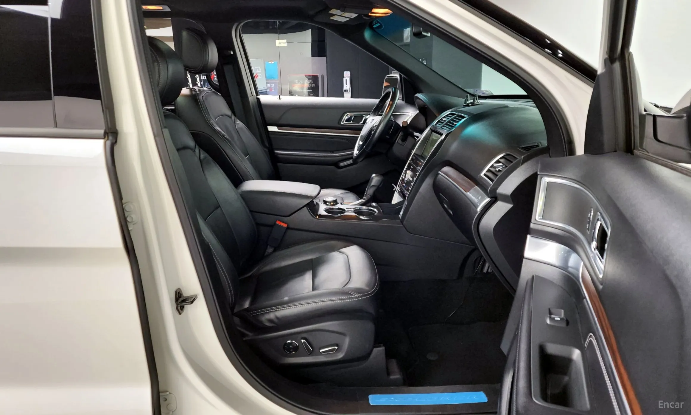 Ford Explorer превью 11