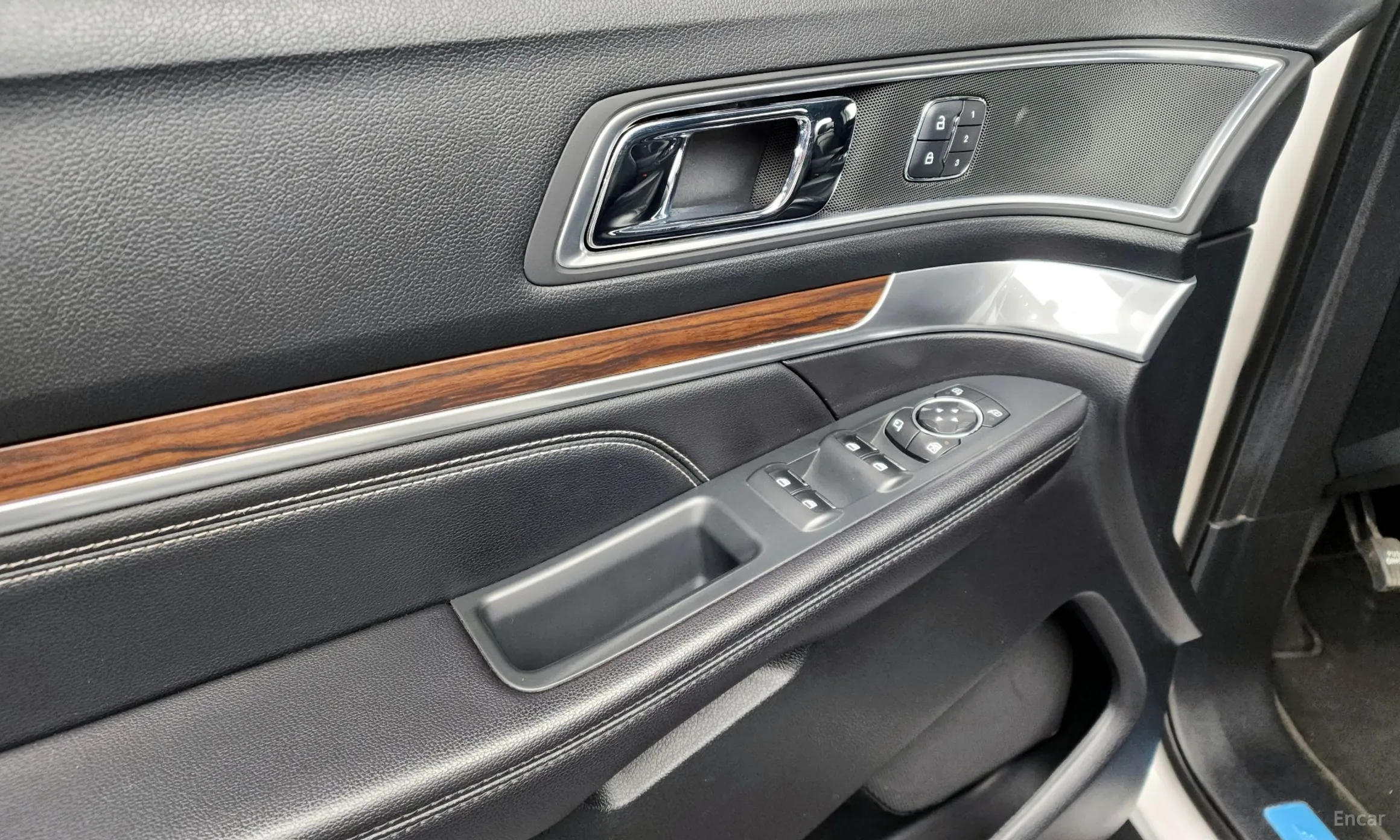 Ford Explorer превью 18