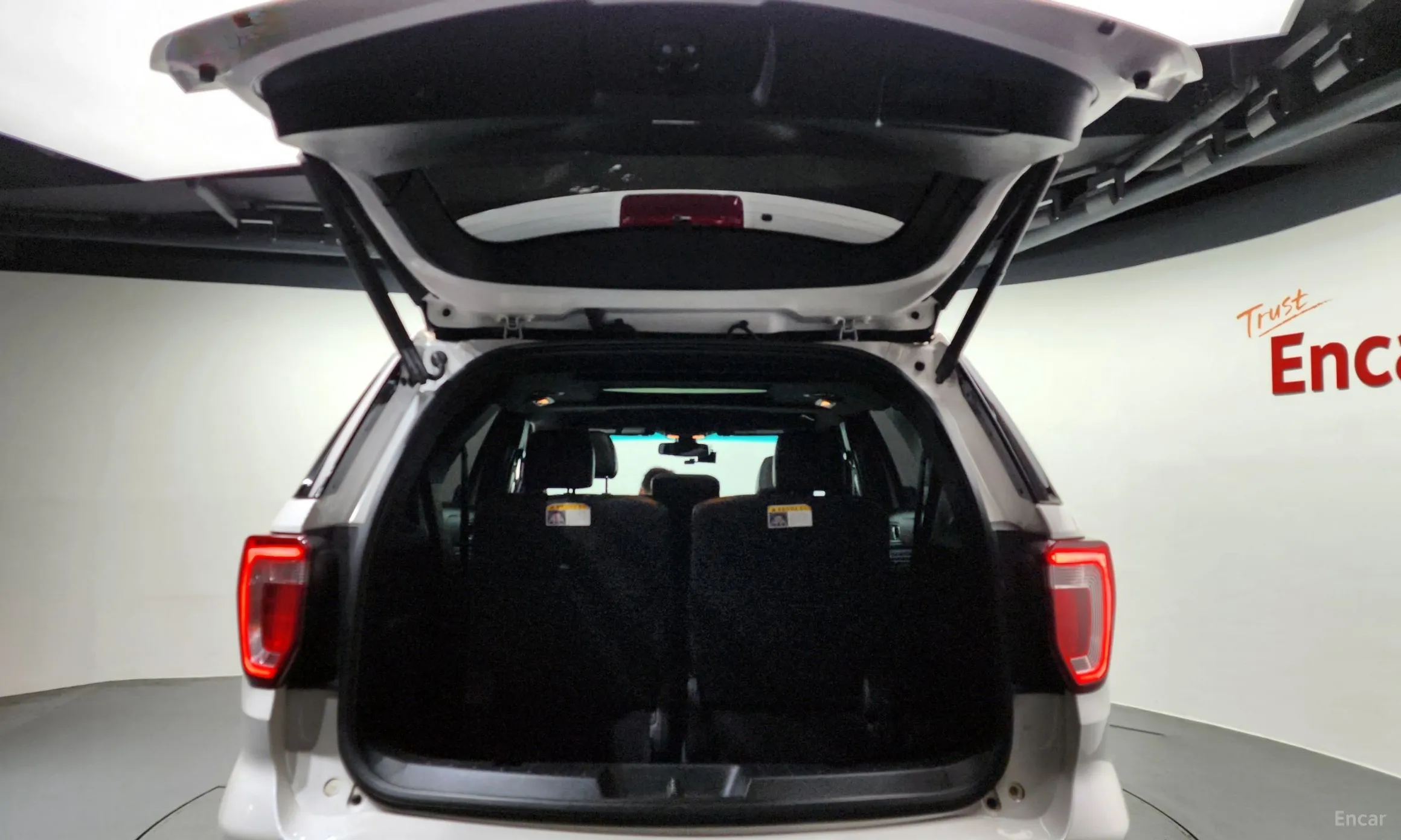 Ford Explorer превью 20
