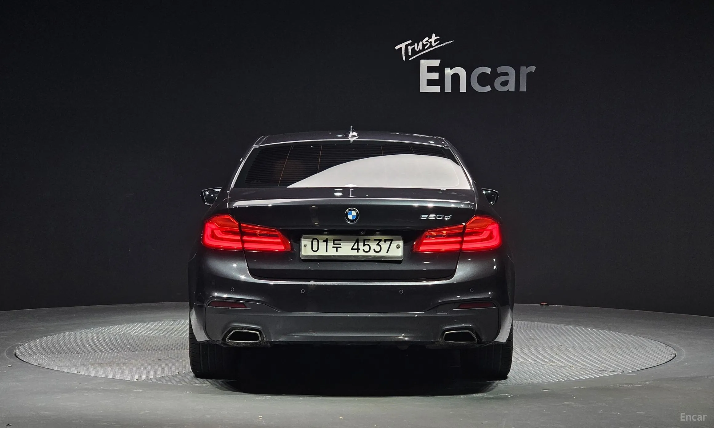 BMW 5 Series (G30) превью 3