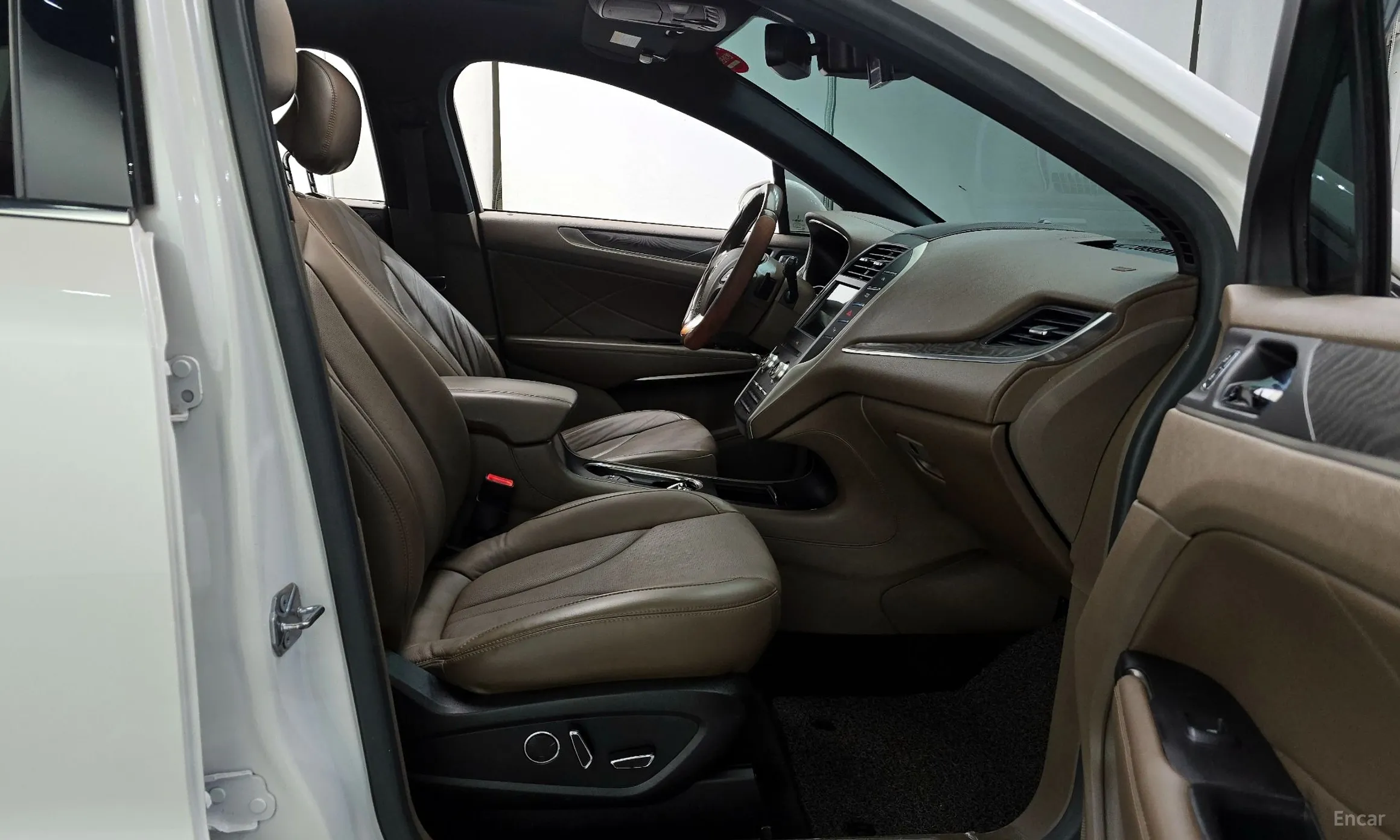 Lincoln MKC превью 10