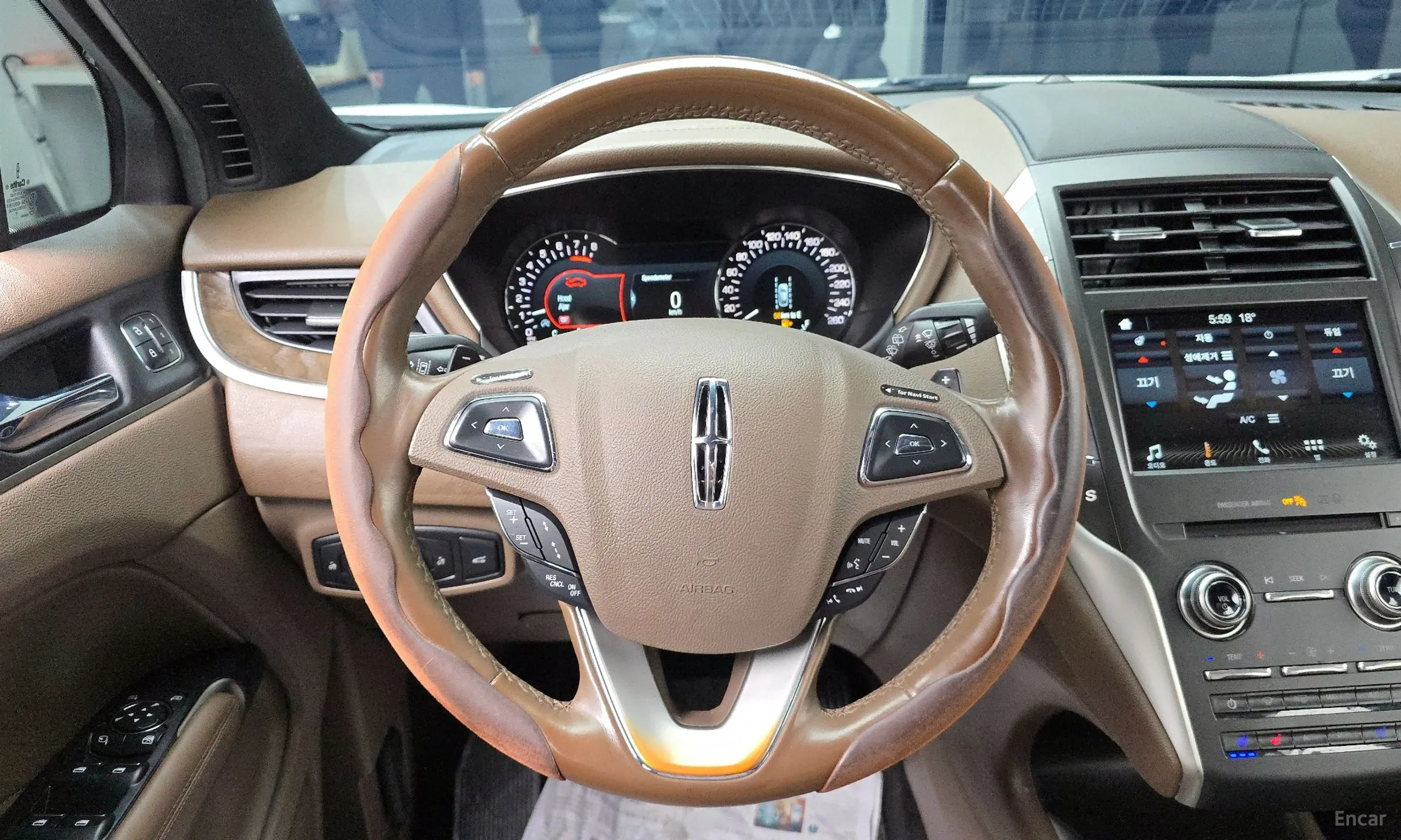 Lincoln MKC превью 13