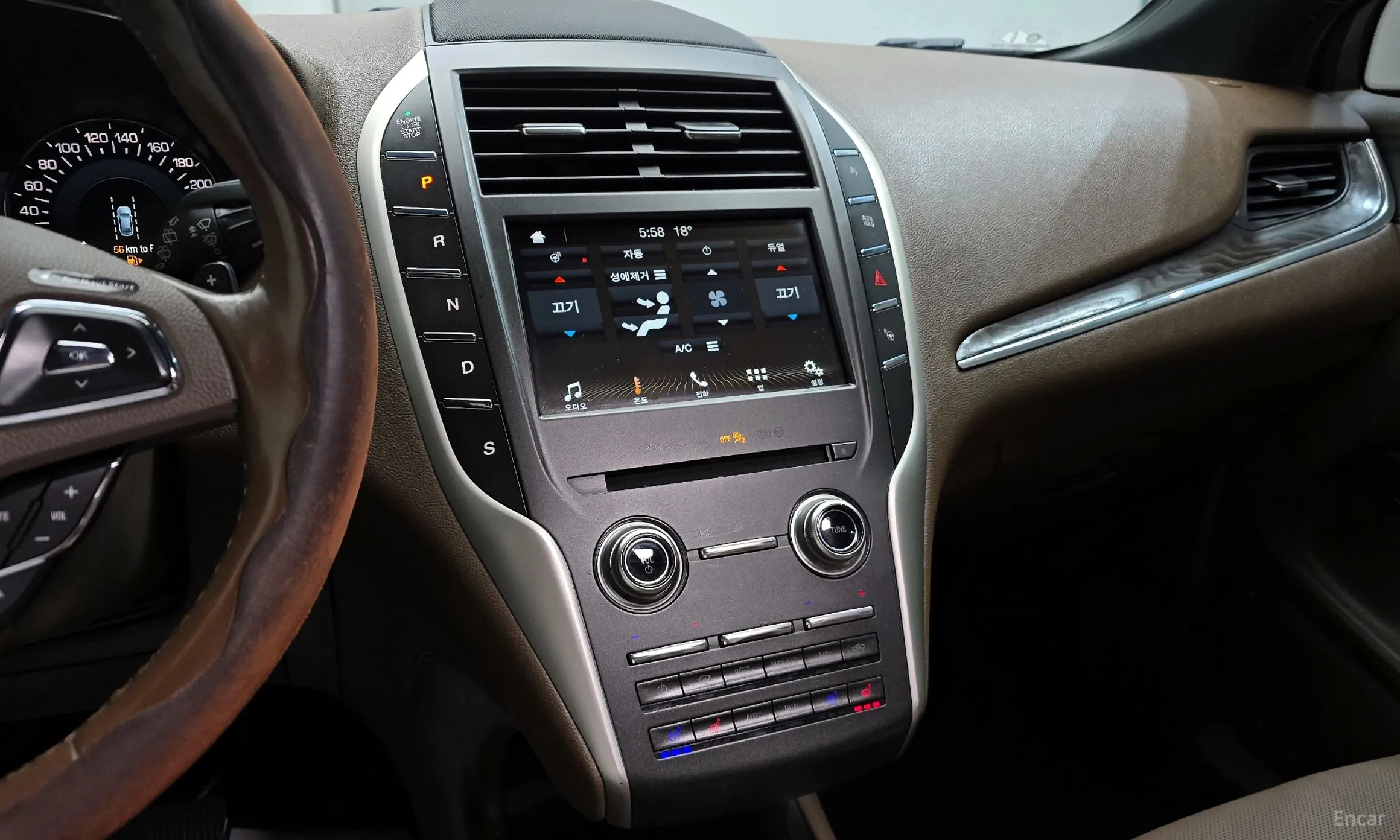 Lincoln MKC превью 14
