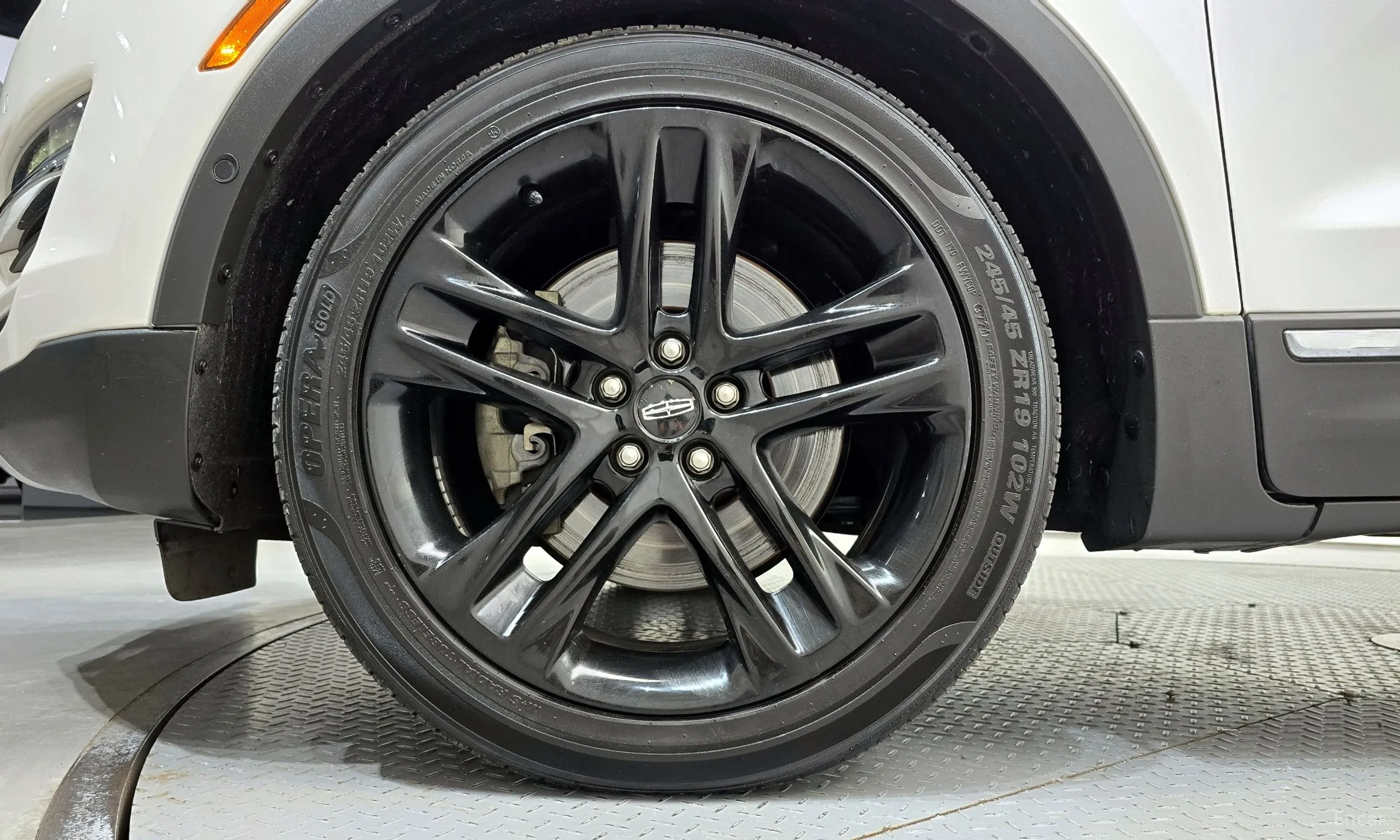 Lincoln MKC превью 5