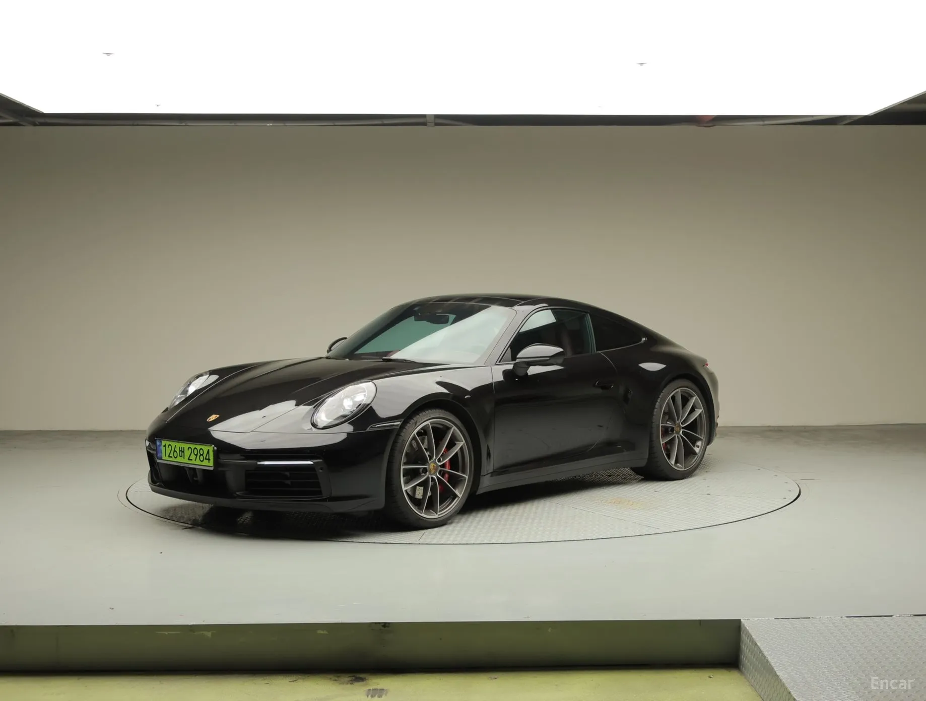 911 (992)