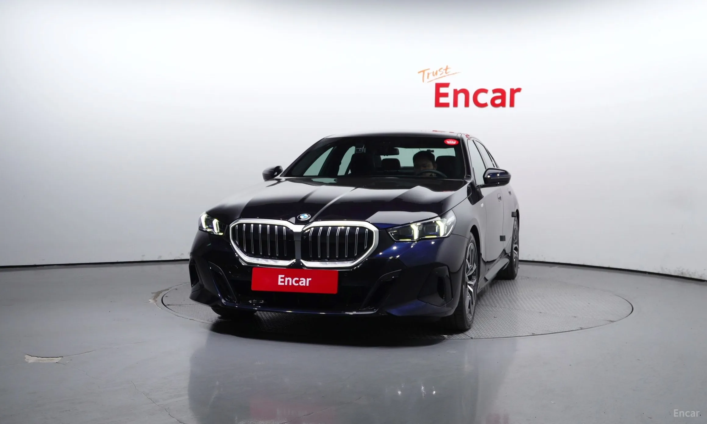 BMW 5 Series (G60) превью 2