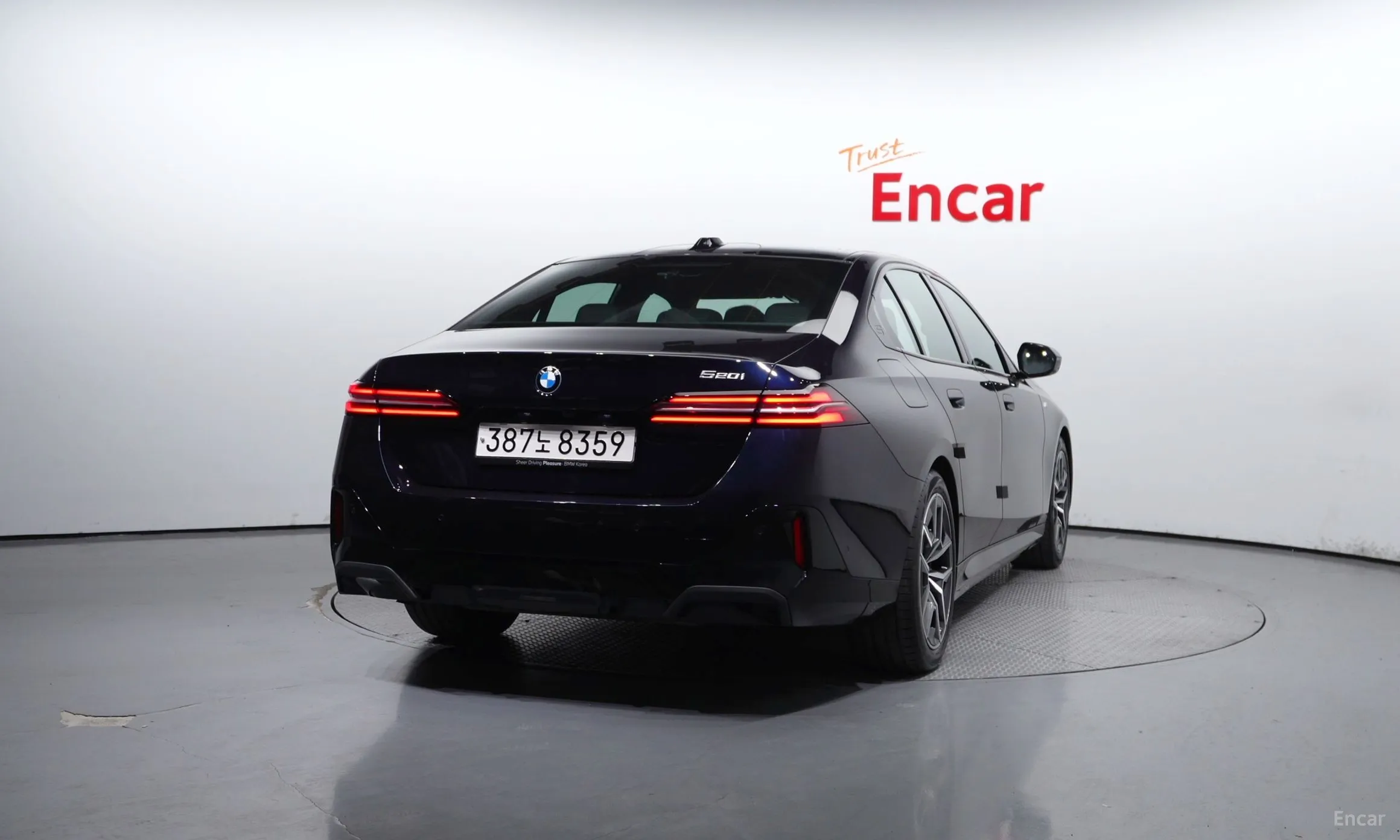 BMW 5 Series (G60) превью 3