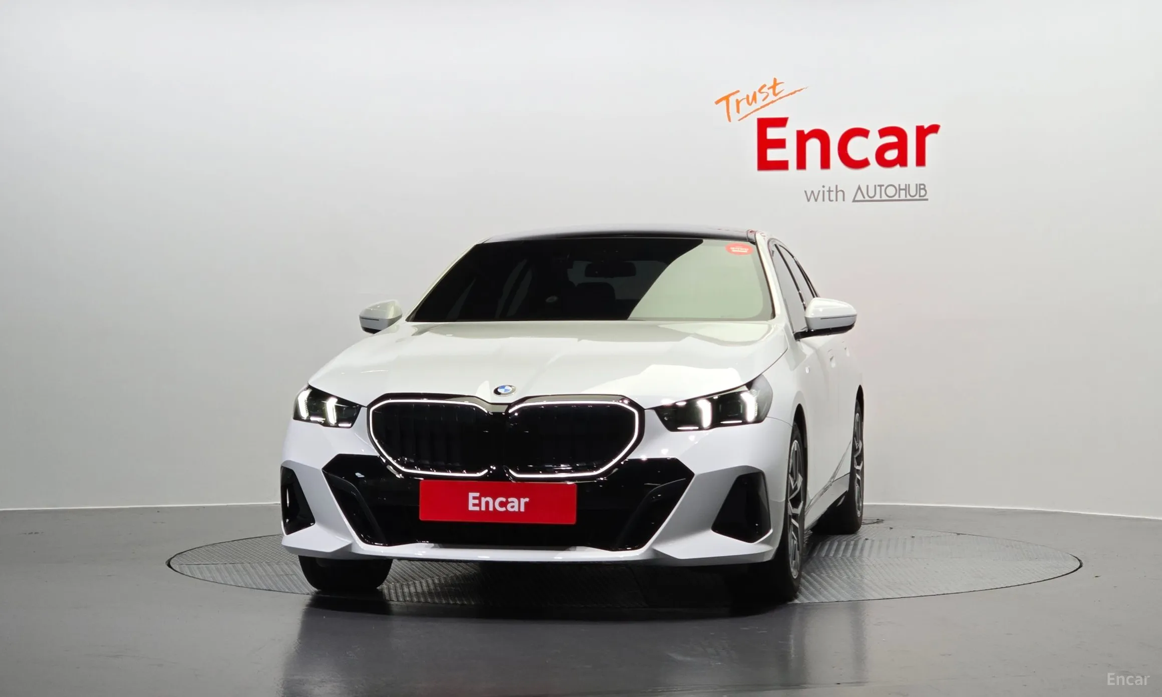 BMW 5 Series (G60) превью 2