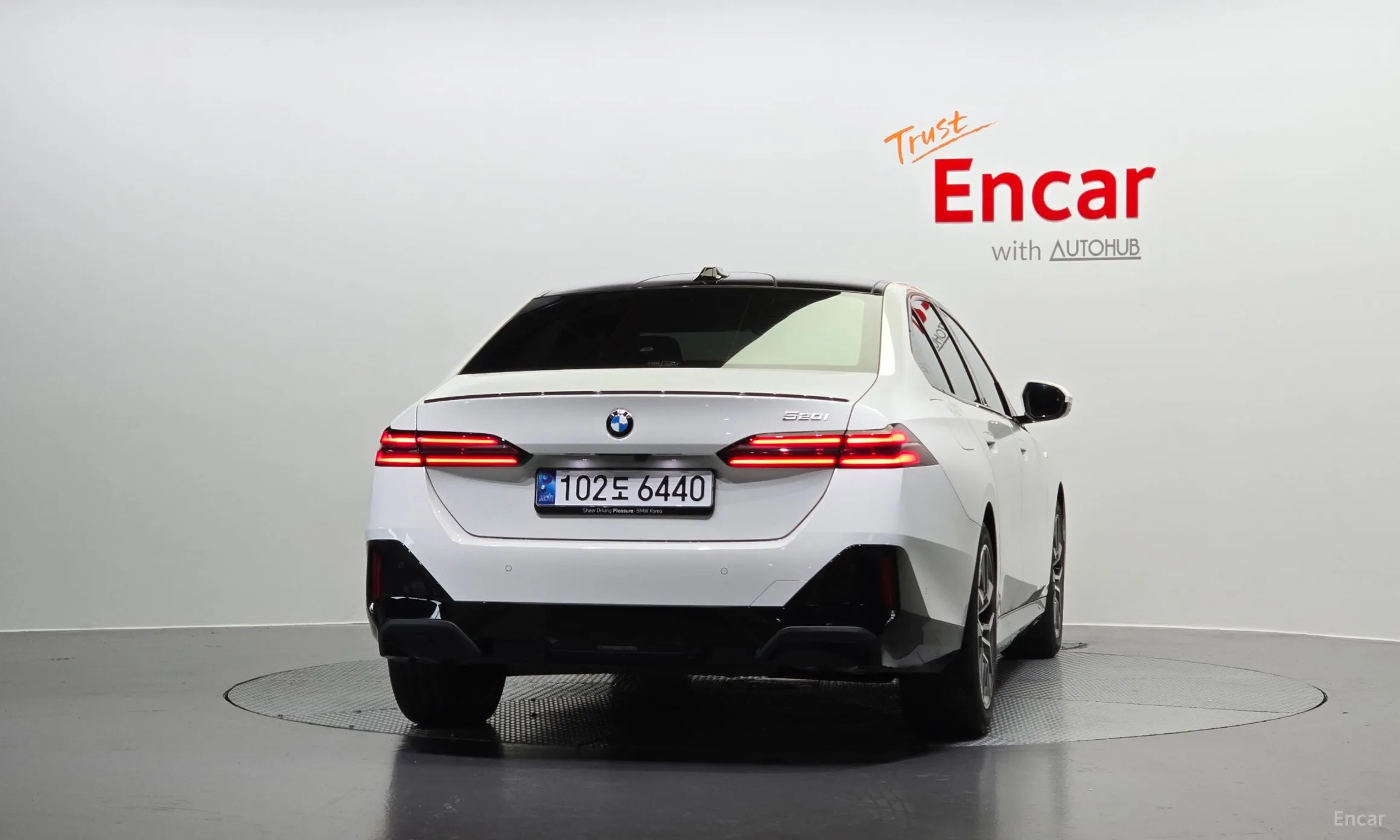 BMW 5 Series (G60) превью 3