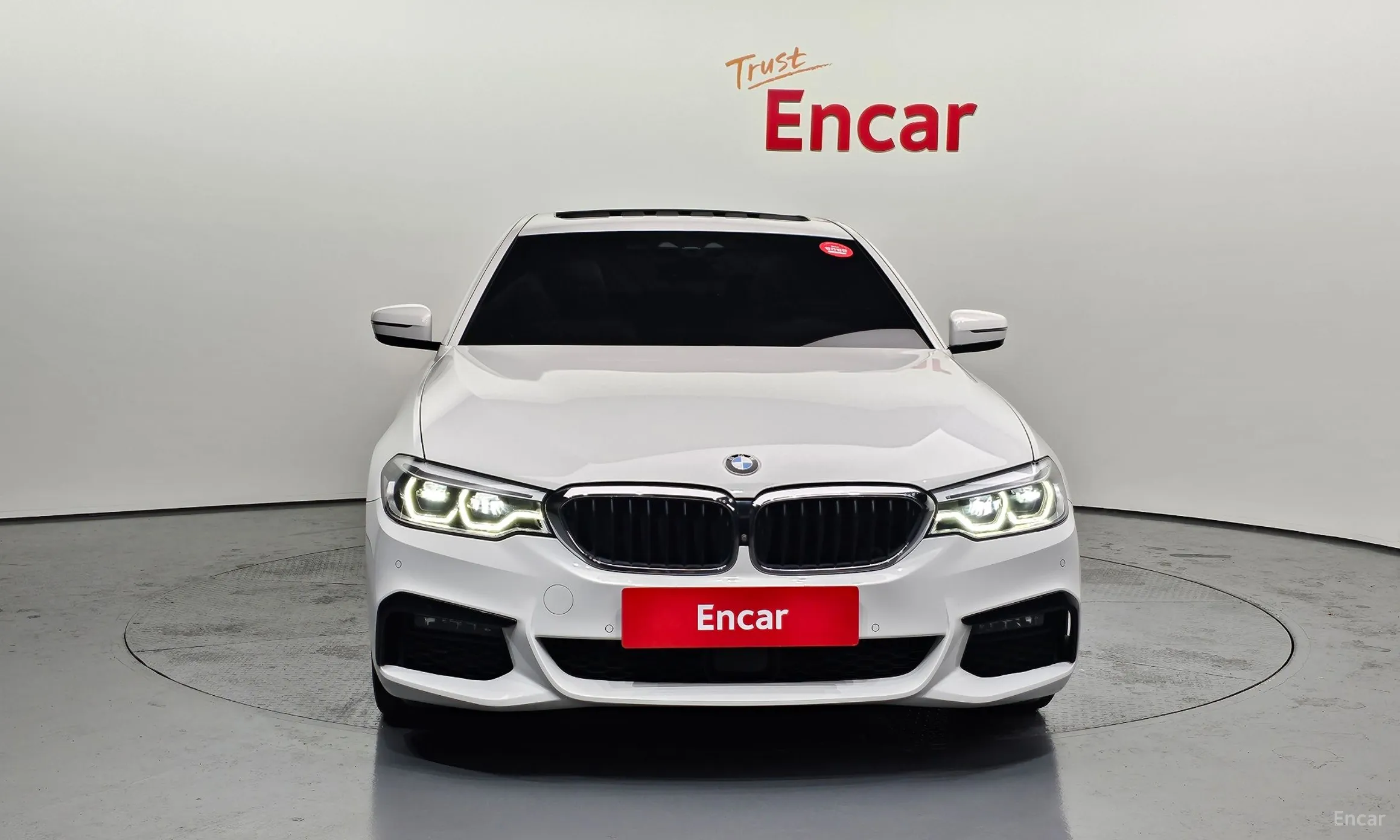 BMW 5 Series (G30) превью 2