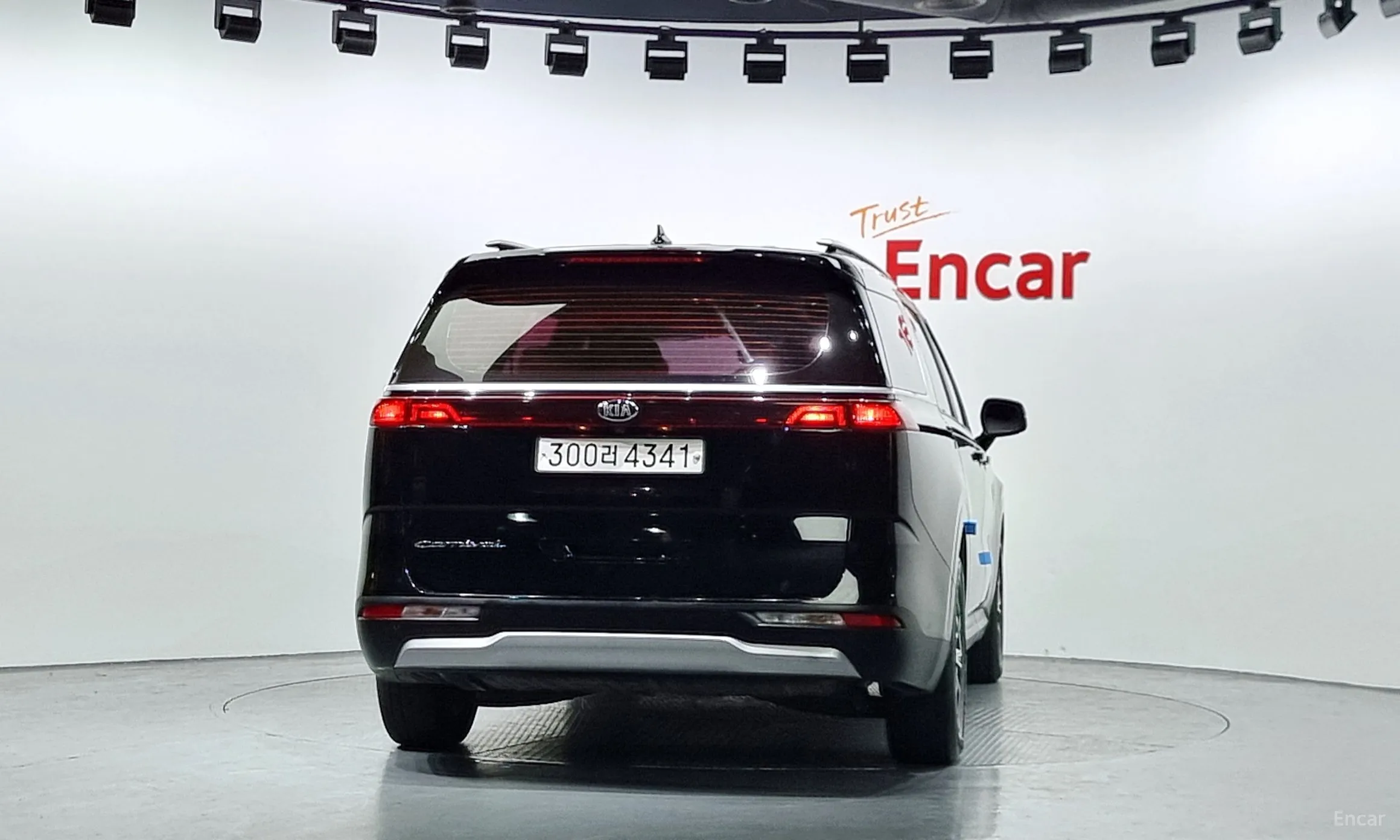 Kia Carnival Gen 4 превью 3