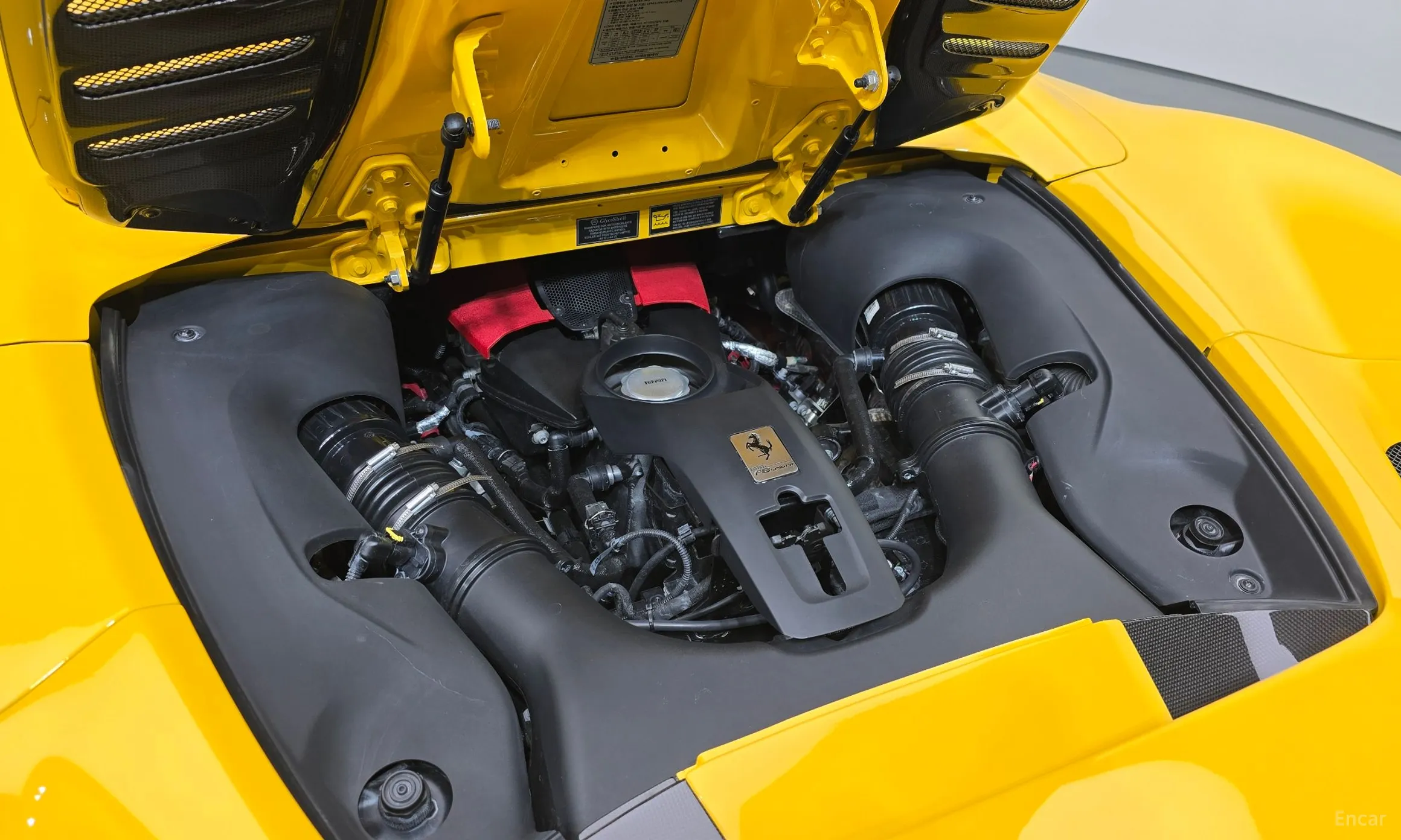 Ferrari F8 Spider превью 6