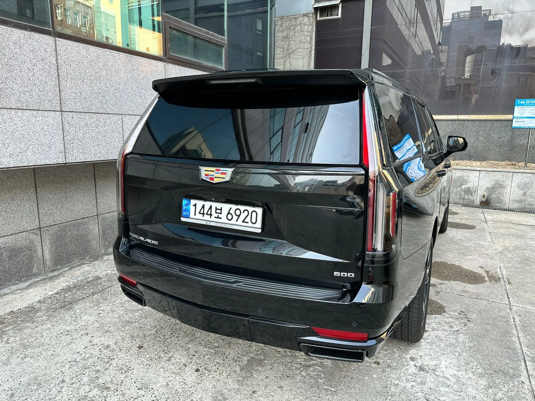 Cadillac Escalade 5th Generation превью 4