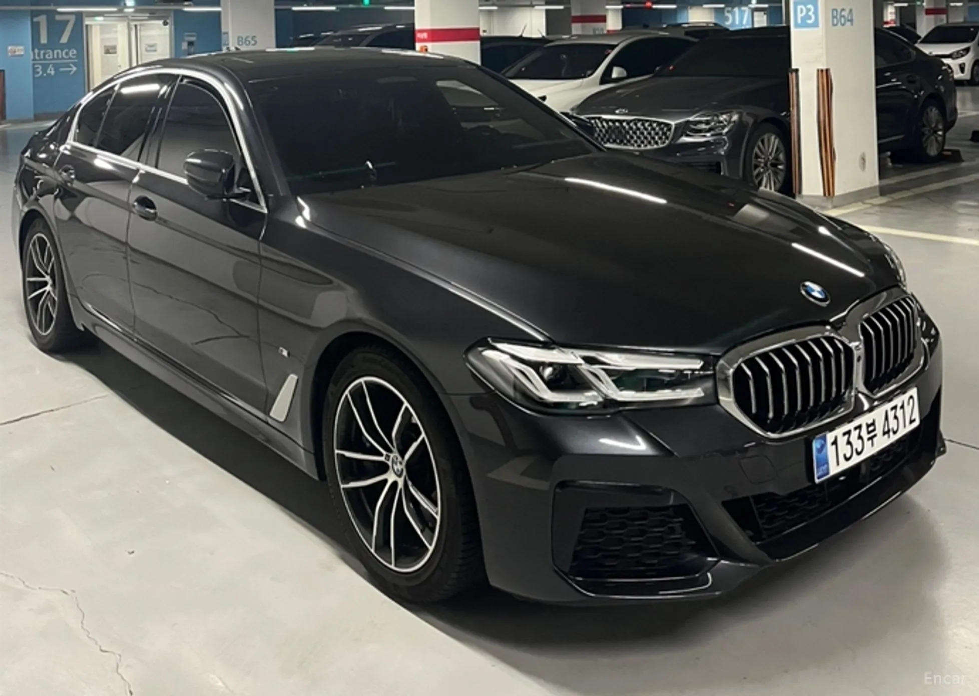 BMW 5 Series (G30) превью 2