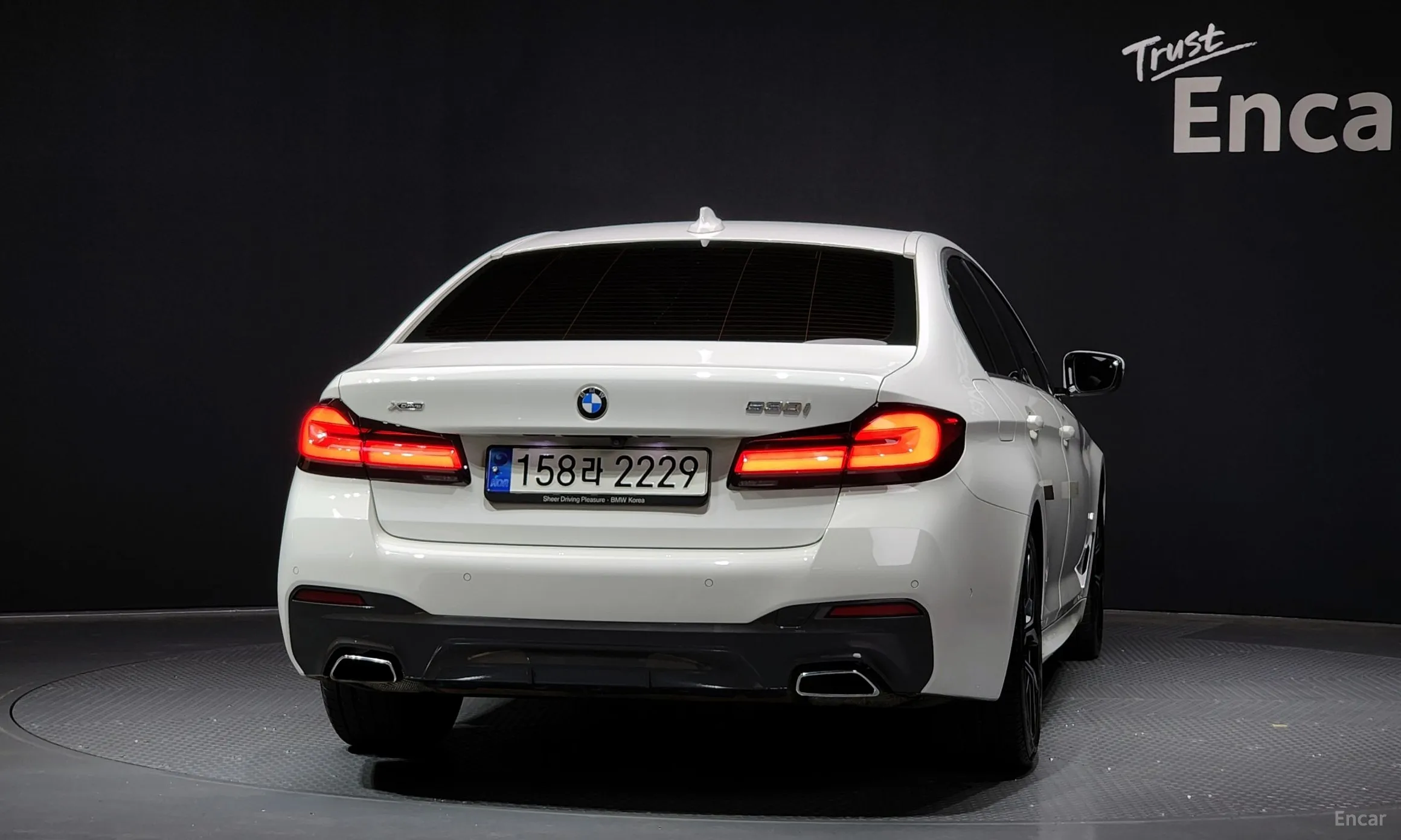 BMW 5 Series (G30) превью 3