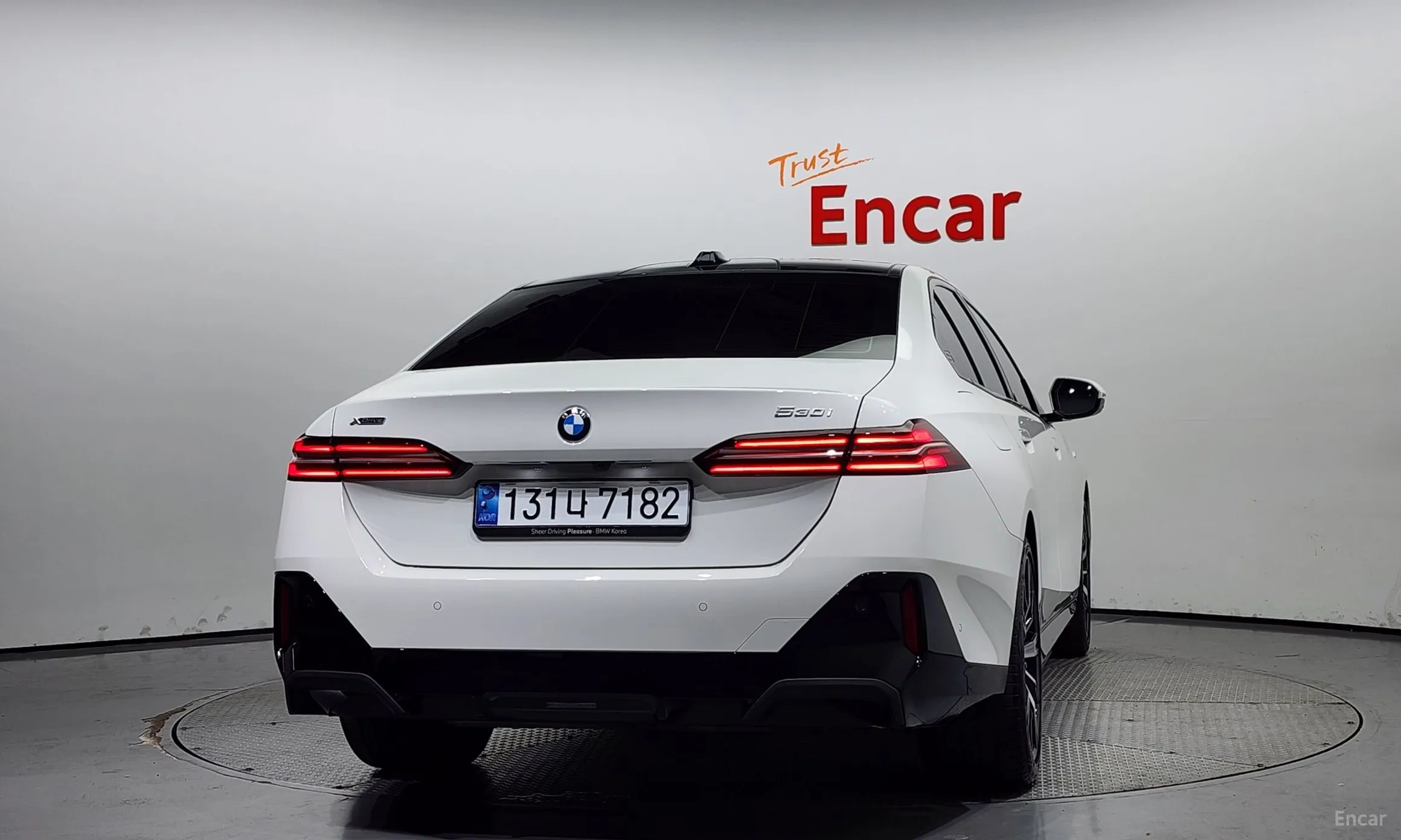 BMW 5 Series (G60) превью 3