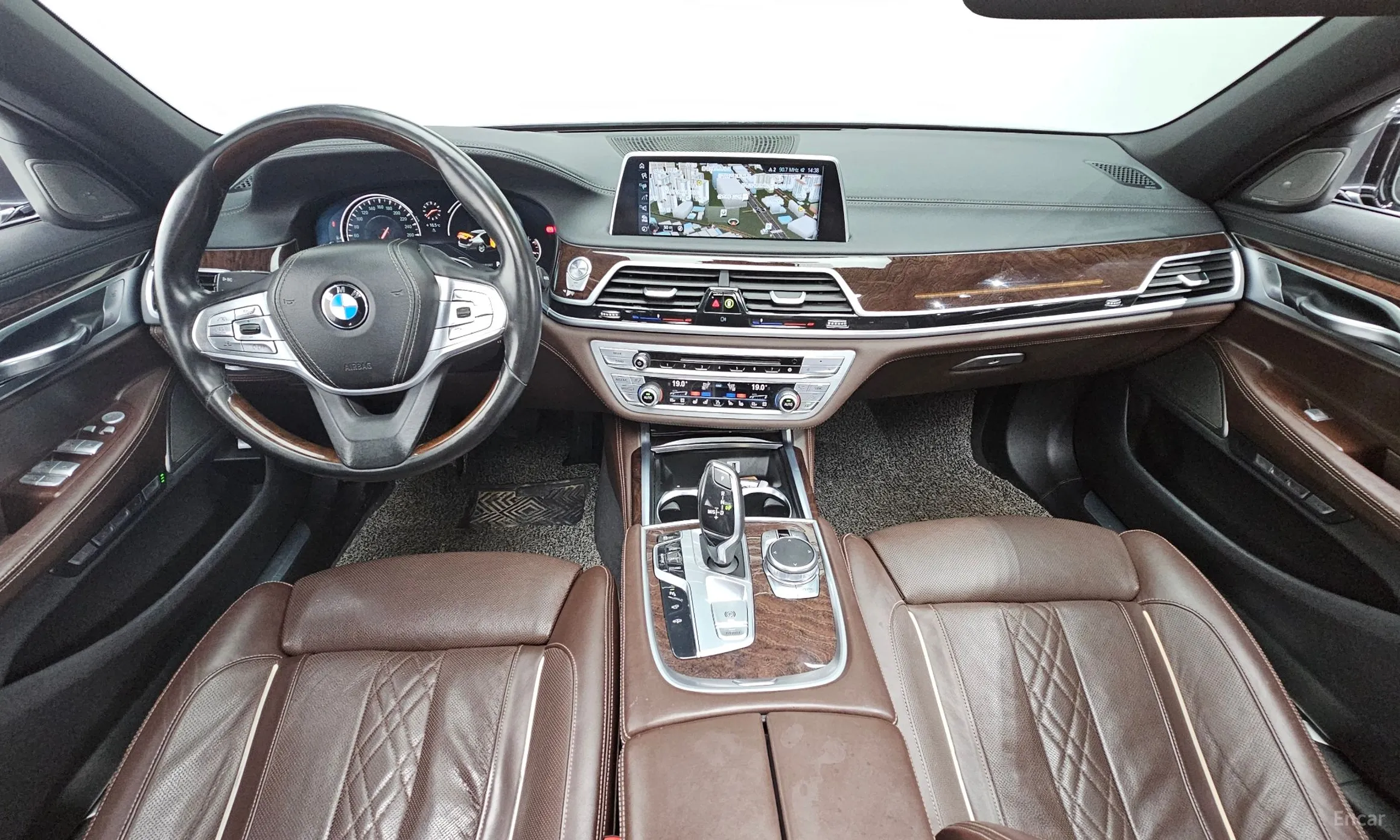 BMW 7 Series (G11) превью 4