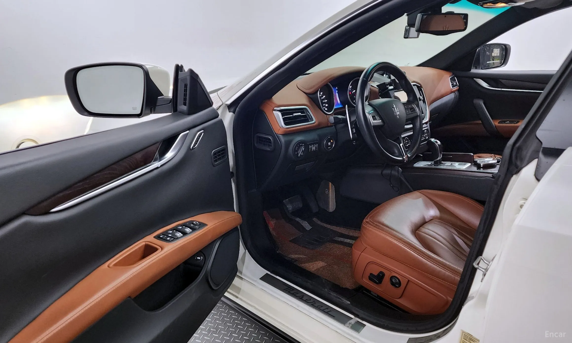 Maserati Ghibli превью 10