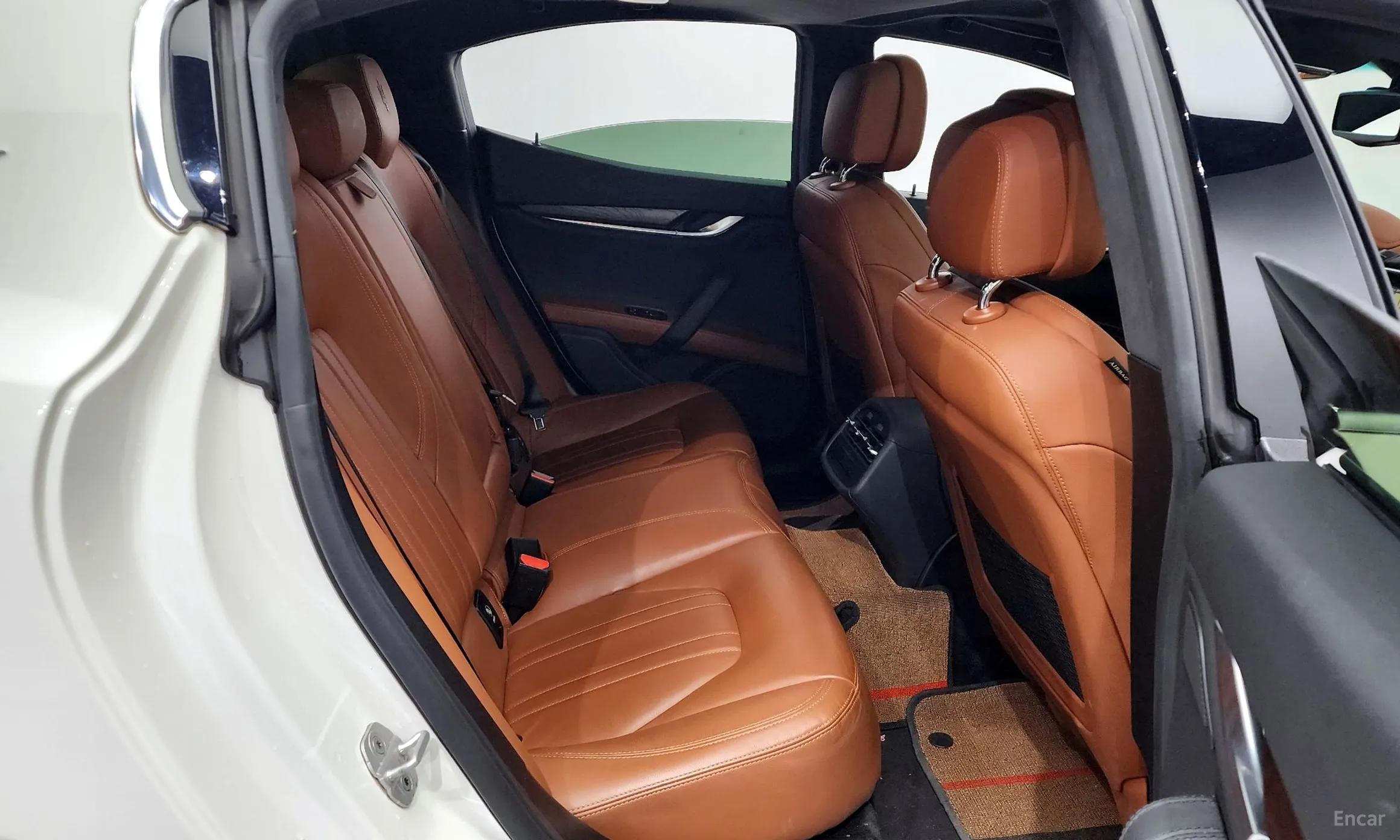 Maserati Ghibli превью 12