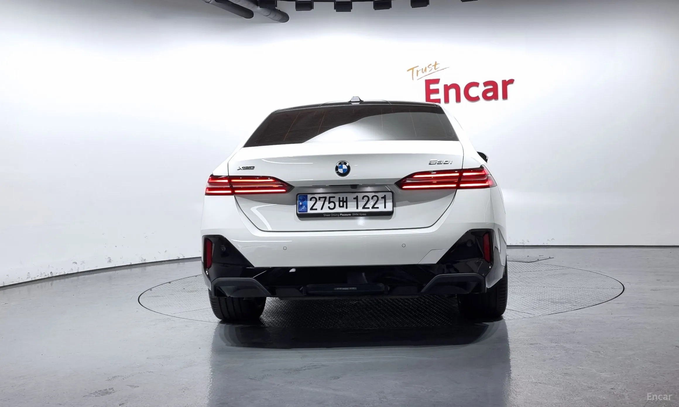BMW 5 Series (G60) превью 3