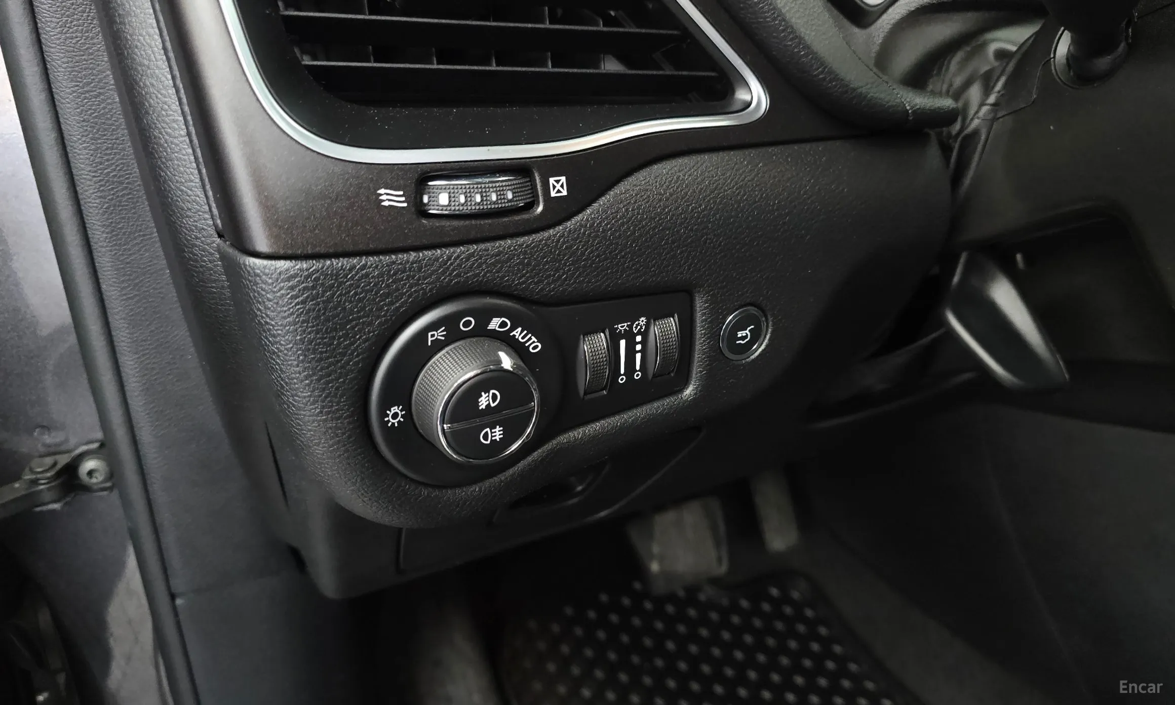 Jeep Cherokee (KL) превью 17