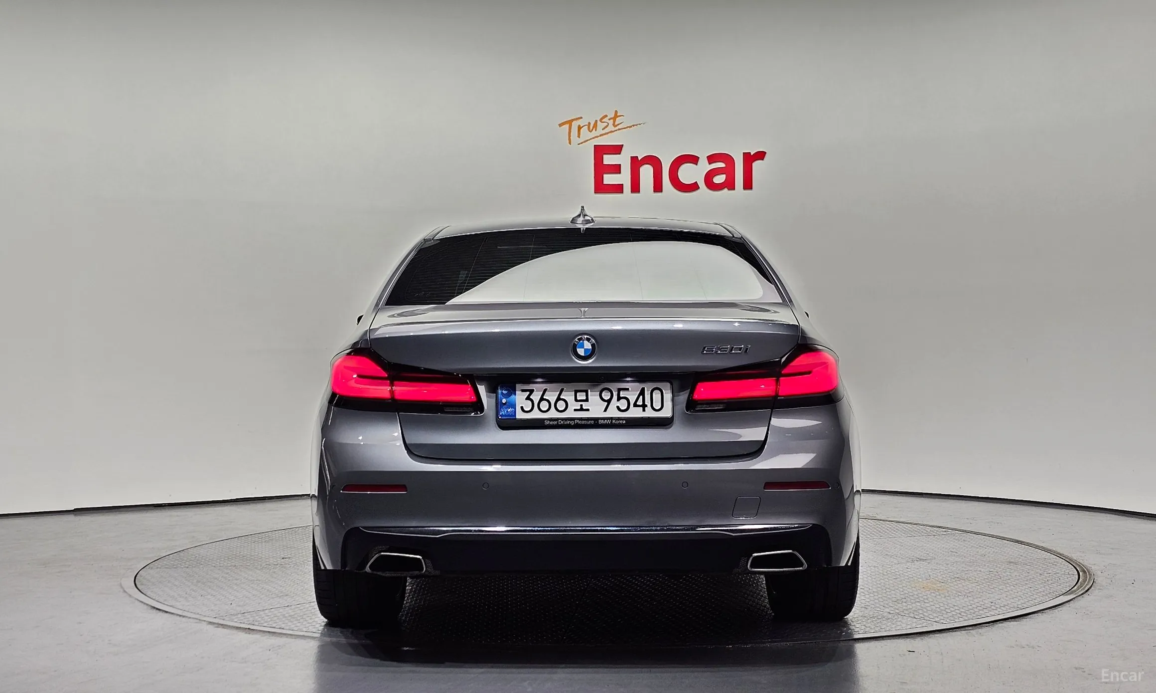 BMW 5 Series (G30) превью 3