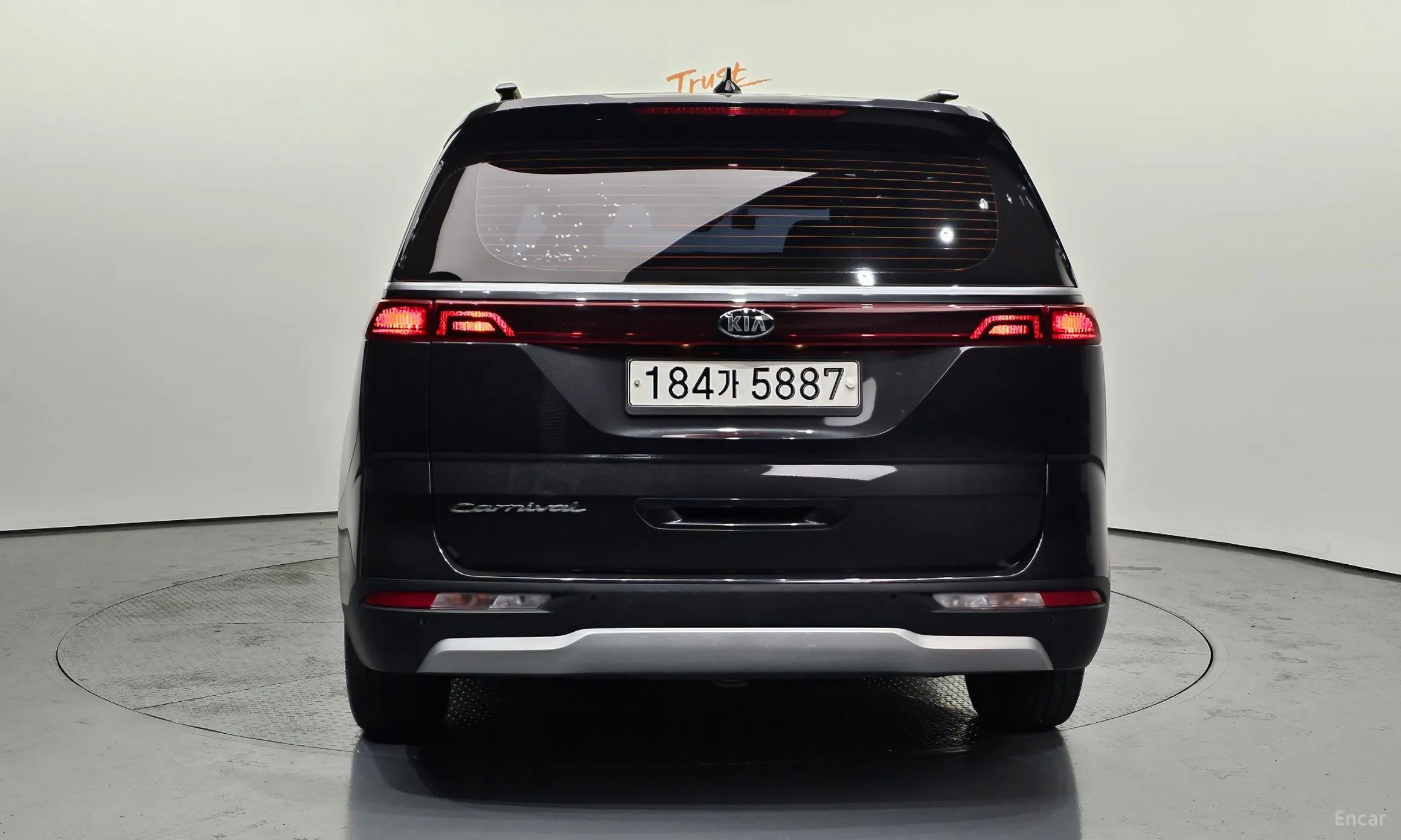 Kia Carnival Gen 4 превью 3