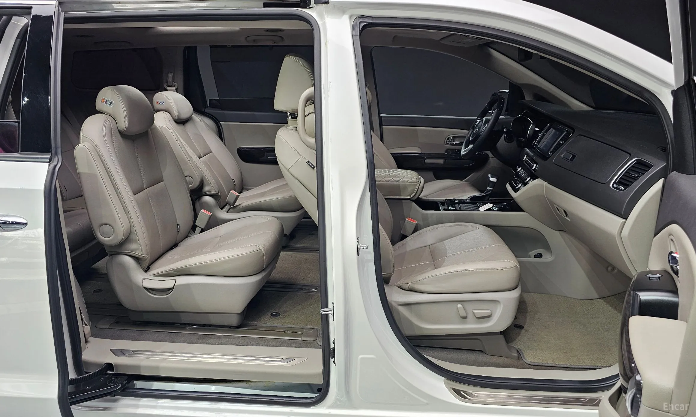 Kia Carnival превью 10