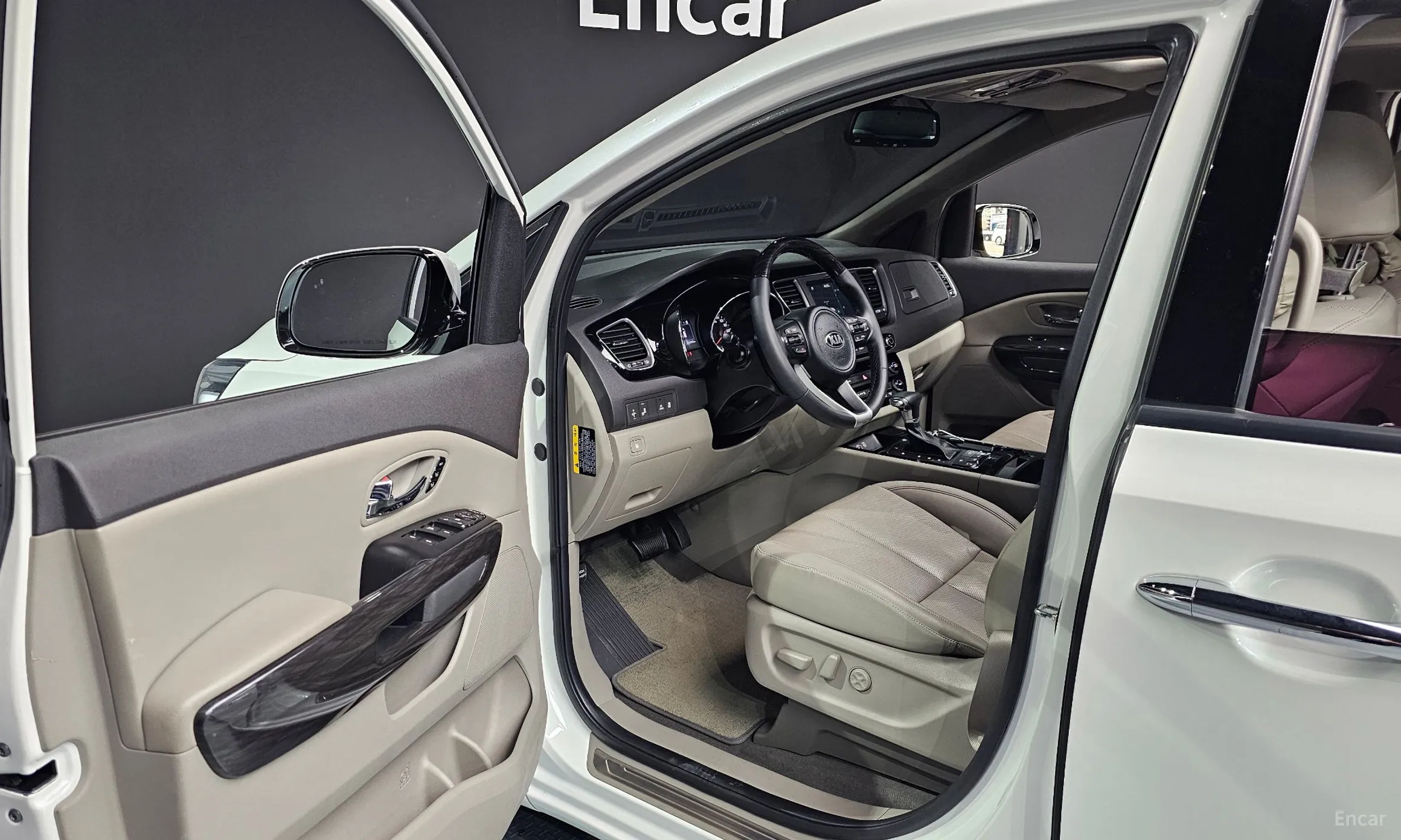 Kia Carnival превью 11
