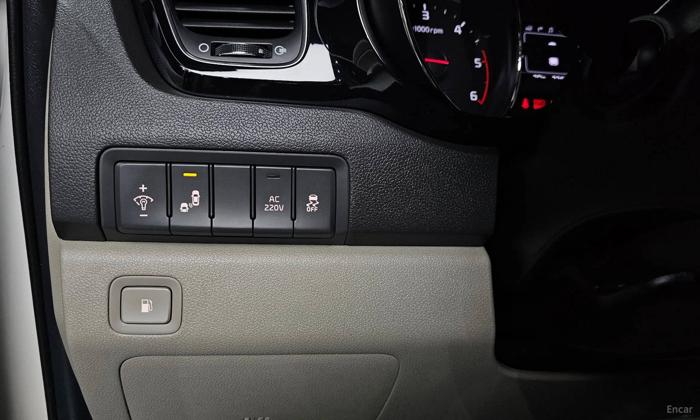 Kia Carnival превью 12
