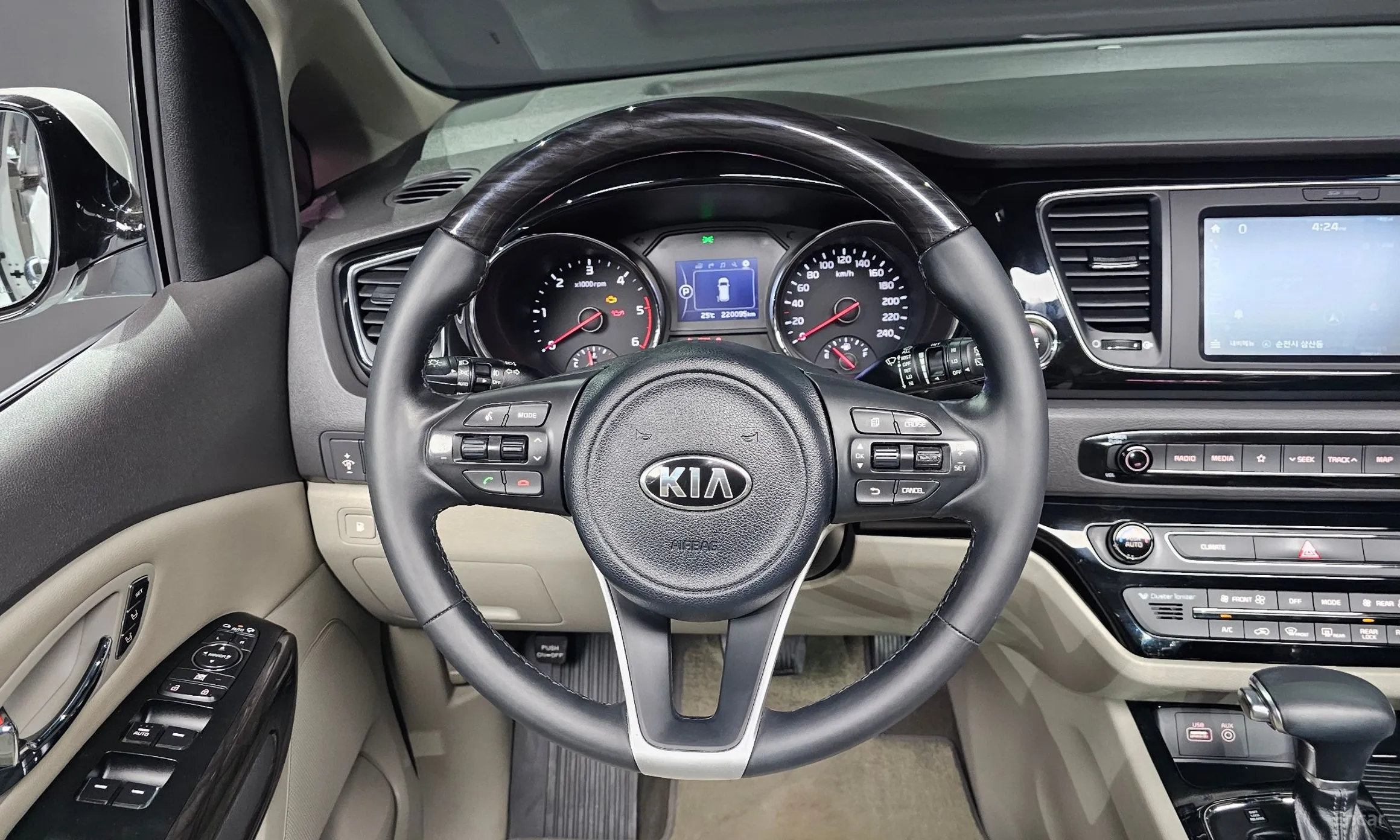 Kia Carnival превью 13