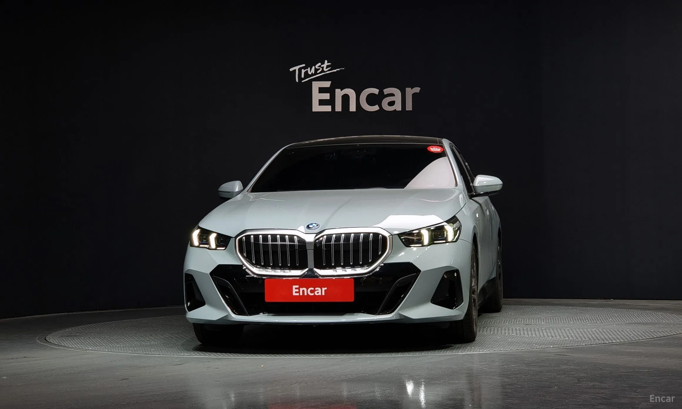 BMW 5 Series (G60) превью 2