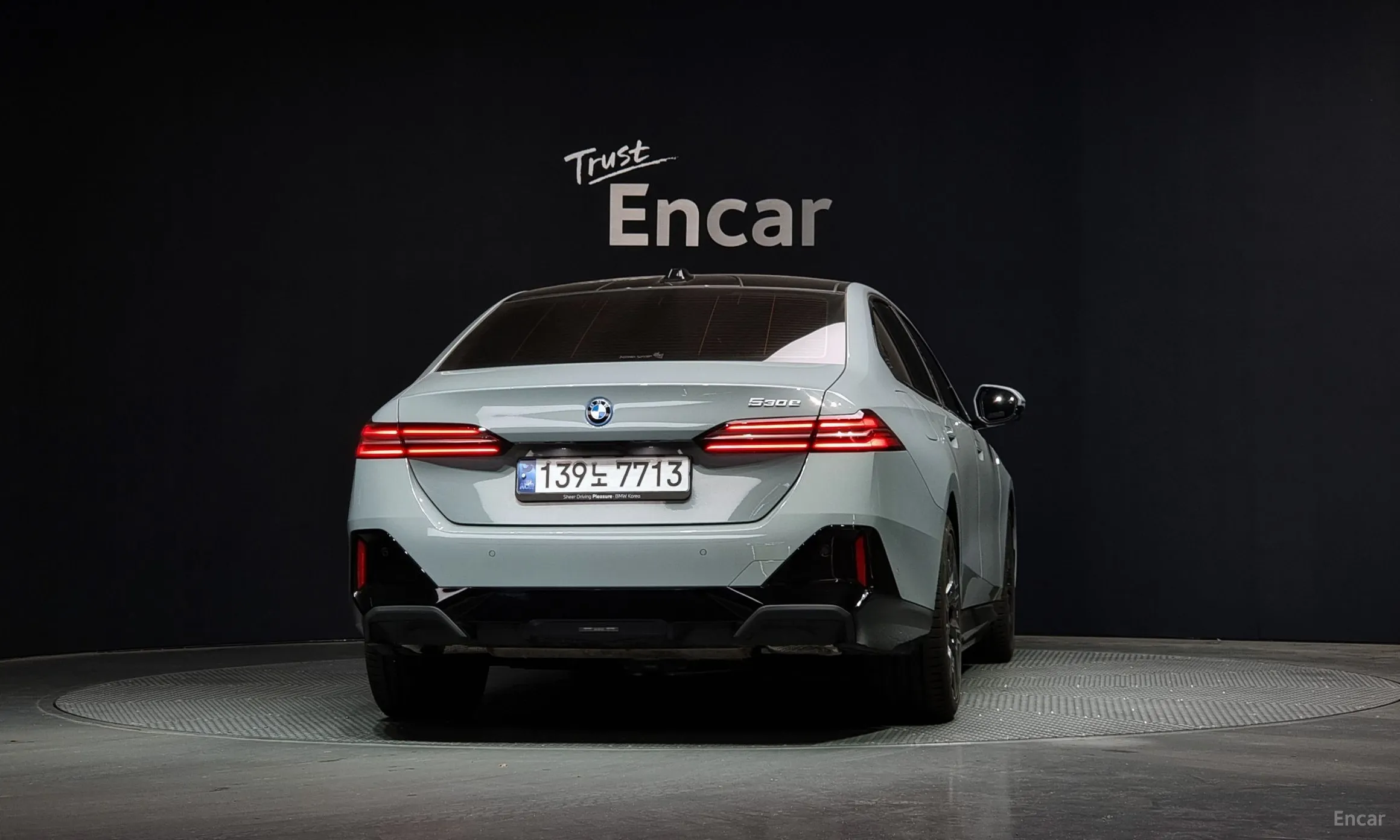 BMW 5 Series (G60) превью 3