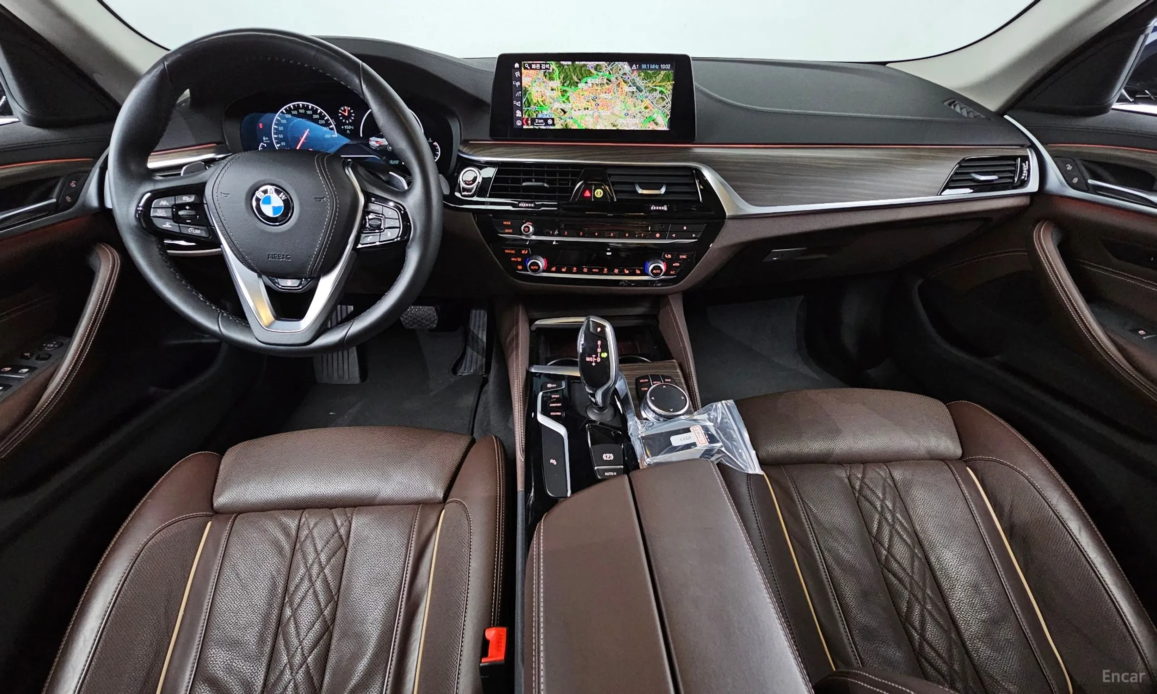 BMW 5 Series (G30) превью 4