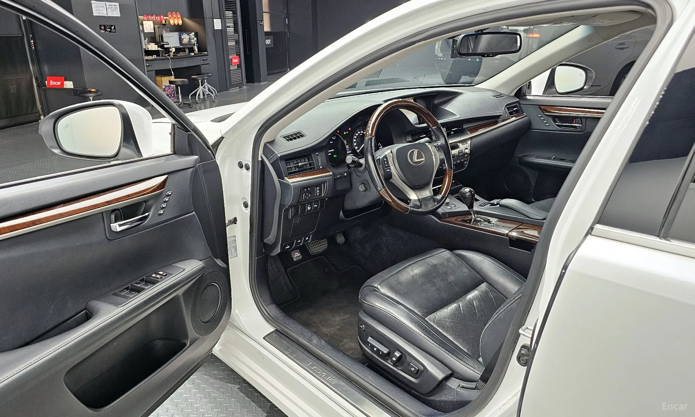 Lexus New ES300h превью 11